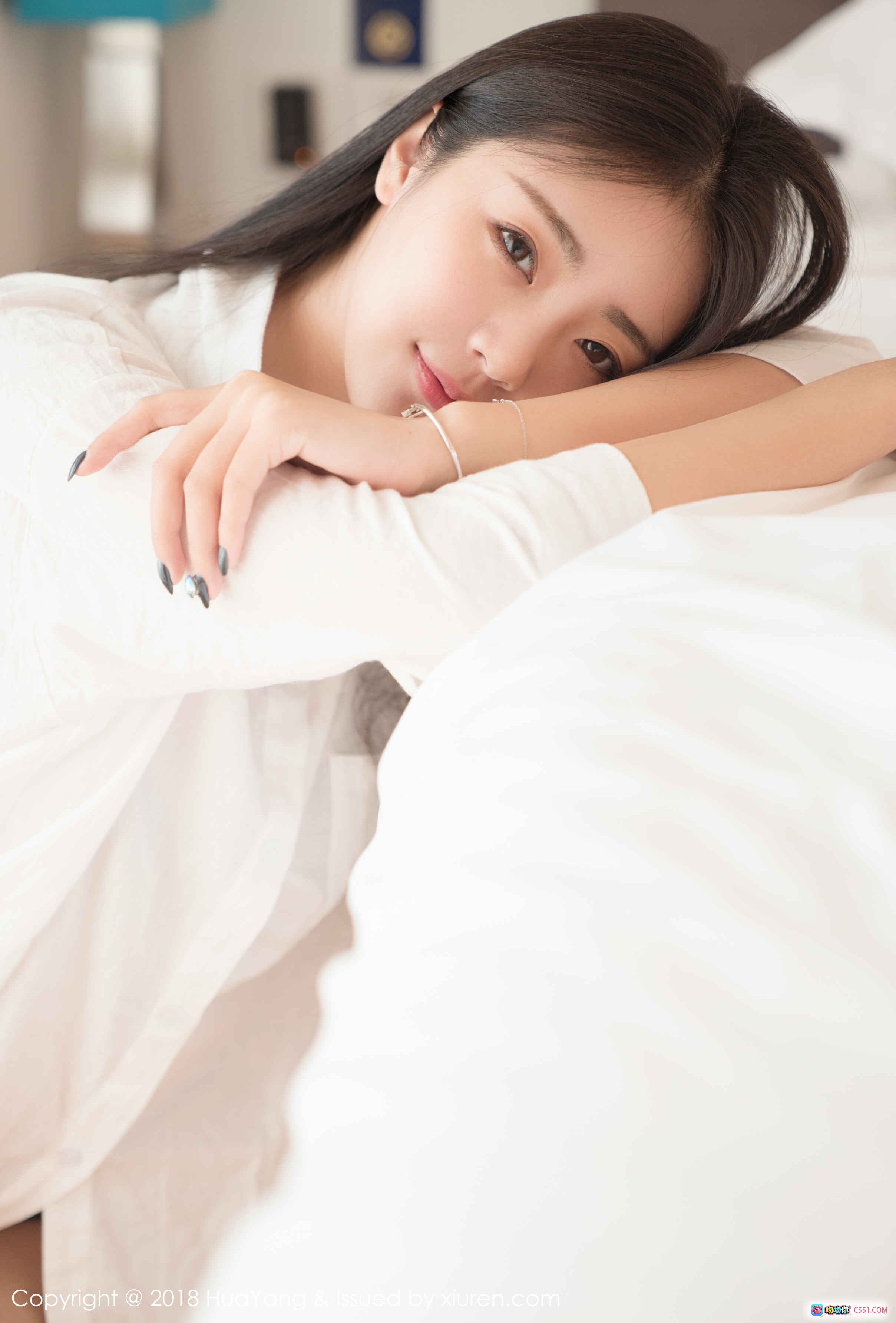 图片[3] - HuaYang花漾2018.01.23 Vol.027 可樂Vicky 白衬衫床照 清新自然 长发美女 室内写真 30P73MB - 就要吻