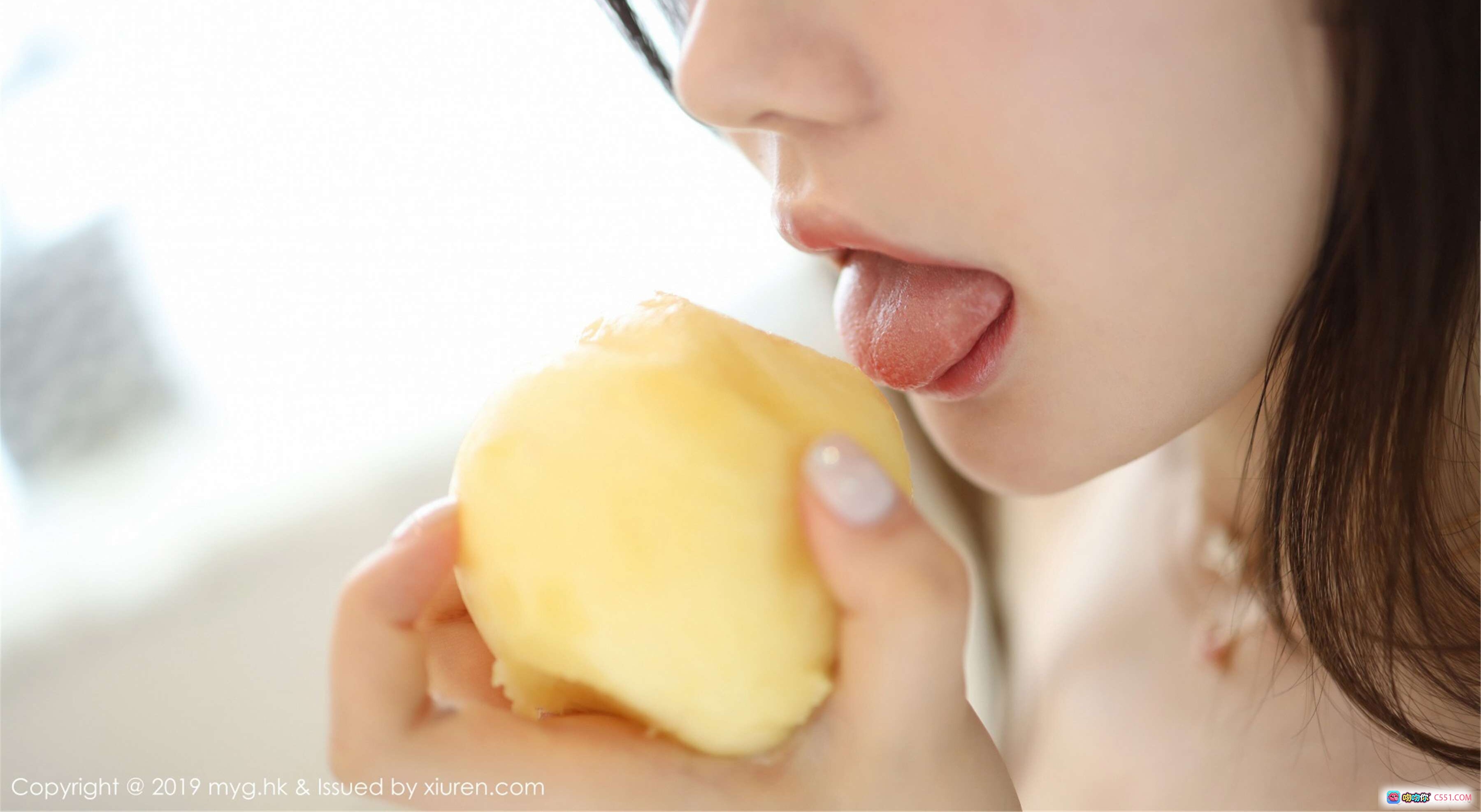 图片[2] - 糯美子Mini性感写真 | 白色比基尼诱惑 | 美媛馆2019 Vol.371 | 室内私房美拍 | 甜美回眸微笑 - 就要吻