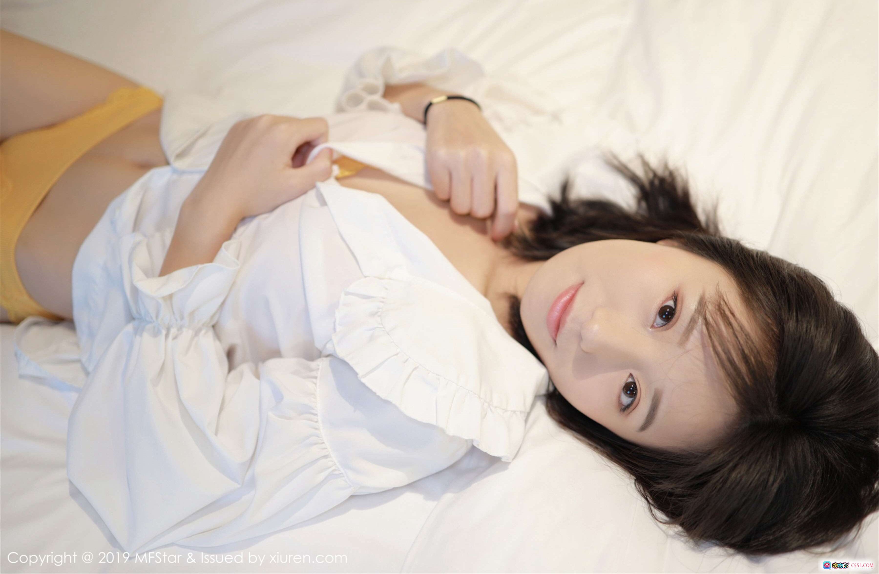 图片[7] - MFStar模范学院香儿2019写真Vol.203 粉色吊带裙白衬衫少女风床照清新甜美居家私房美图 - 就要吻