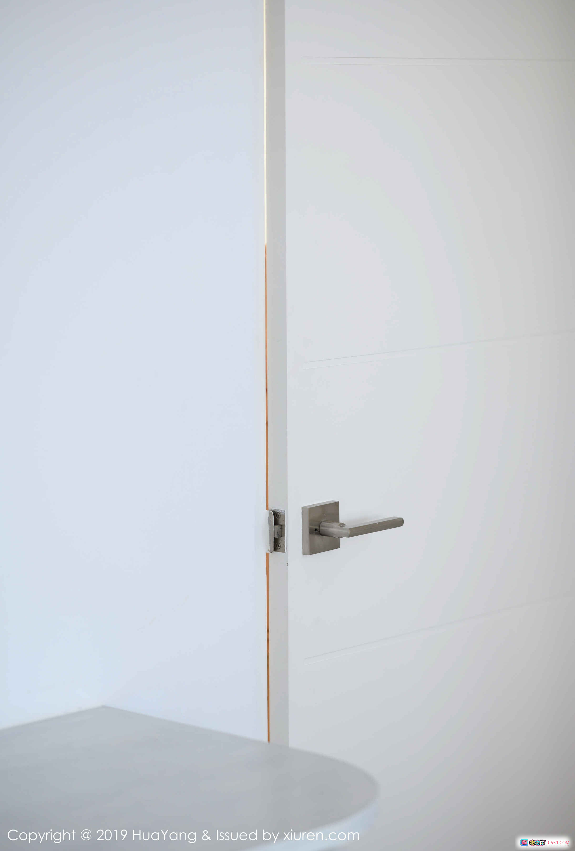 图片[2] - 朱可儿Flower空姐制服写真 | HuaYang花漾2019.12.20 Vol.202 | 粉色帽子+条纹短裙+高跟黑鞋楼梯美拍 - 就要吻