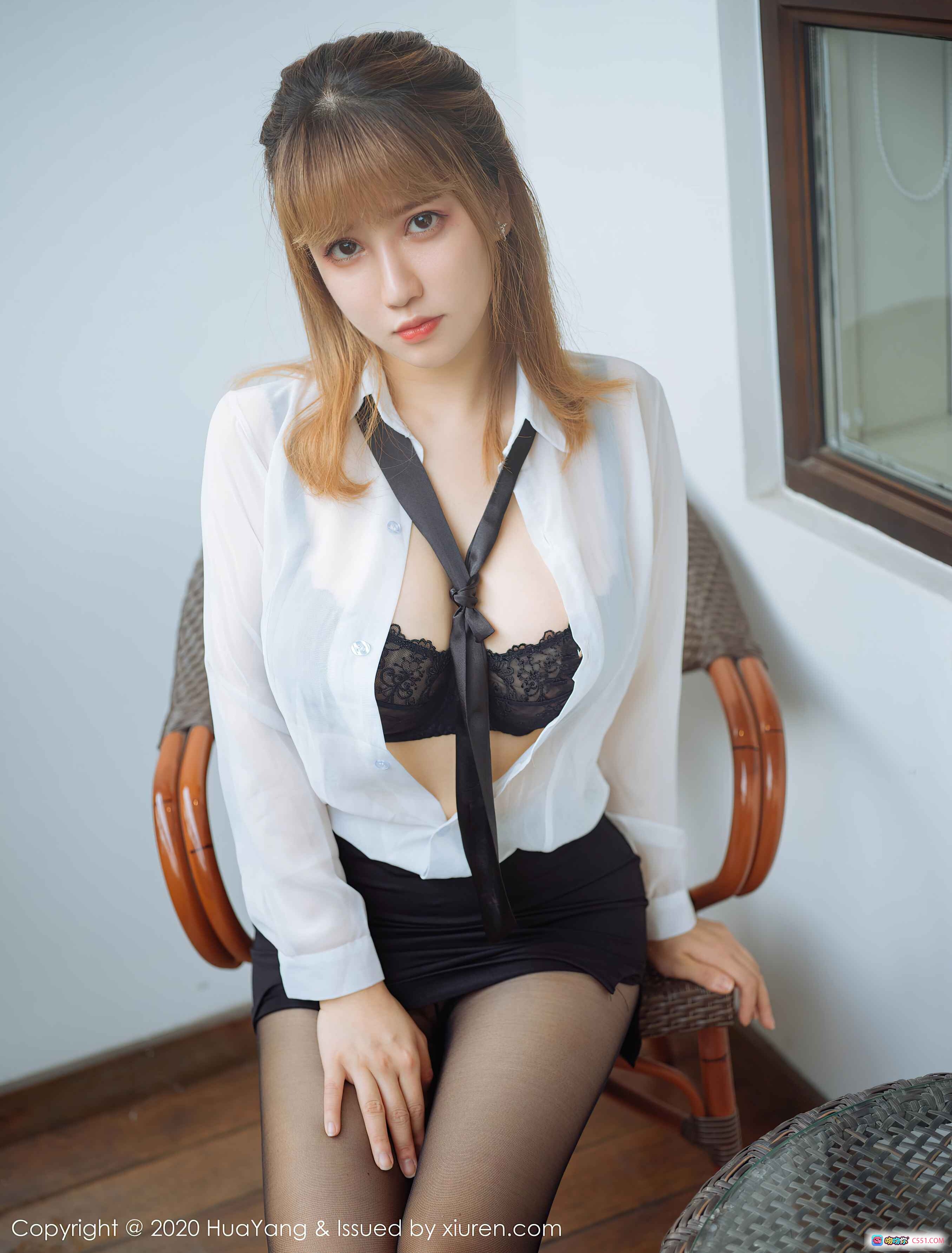 图片[10] - 周大萌黑丝美腿高跟鞋写真｜HuaYang花漾2020.11.09 VOL.316 白衬衫蕾丝内衣优雅坐姿私房摄影 - 就要吻