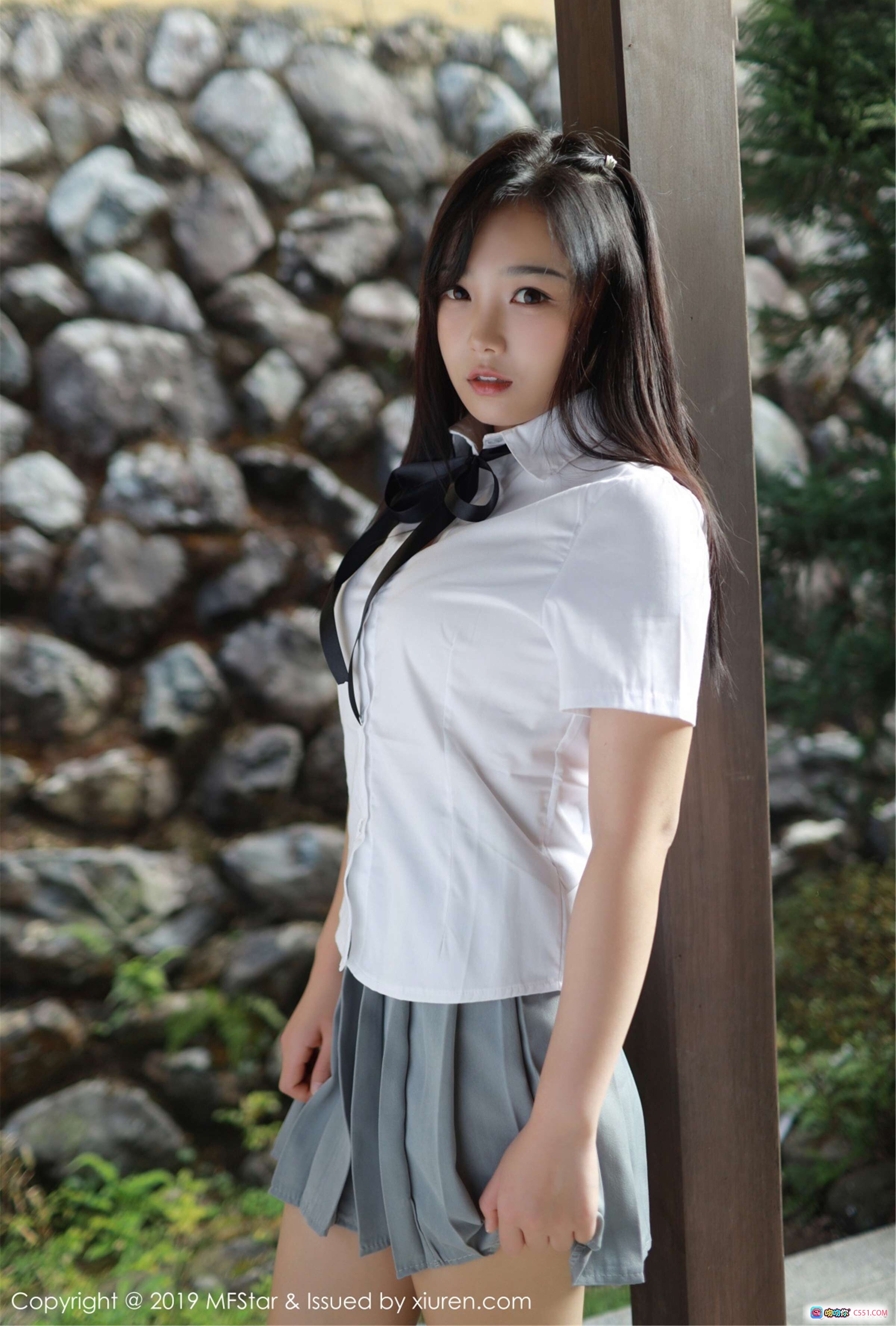 图片[5] - 徐微微mia学院风写真 | 白衬衫黑领结灰百褶裙黑丝美腿 | MFStar模范学院Vol.193 2019.05.24 - 就要吻