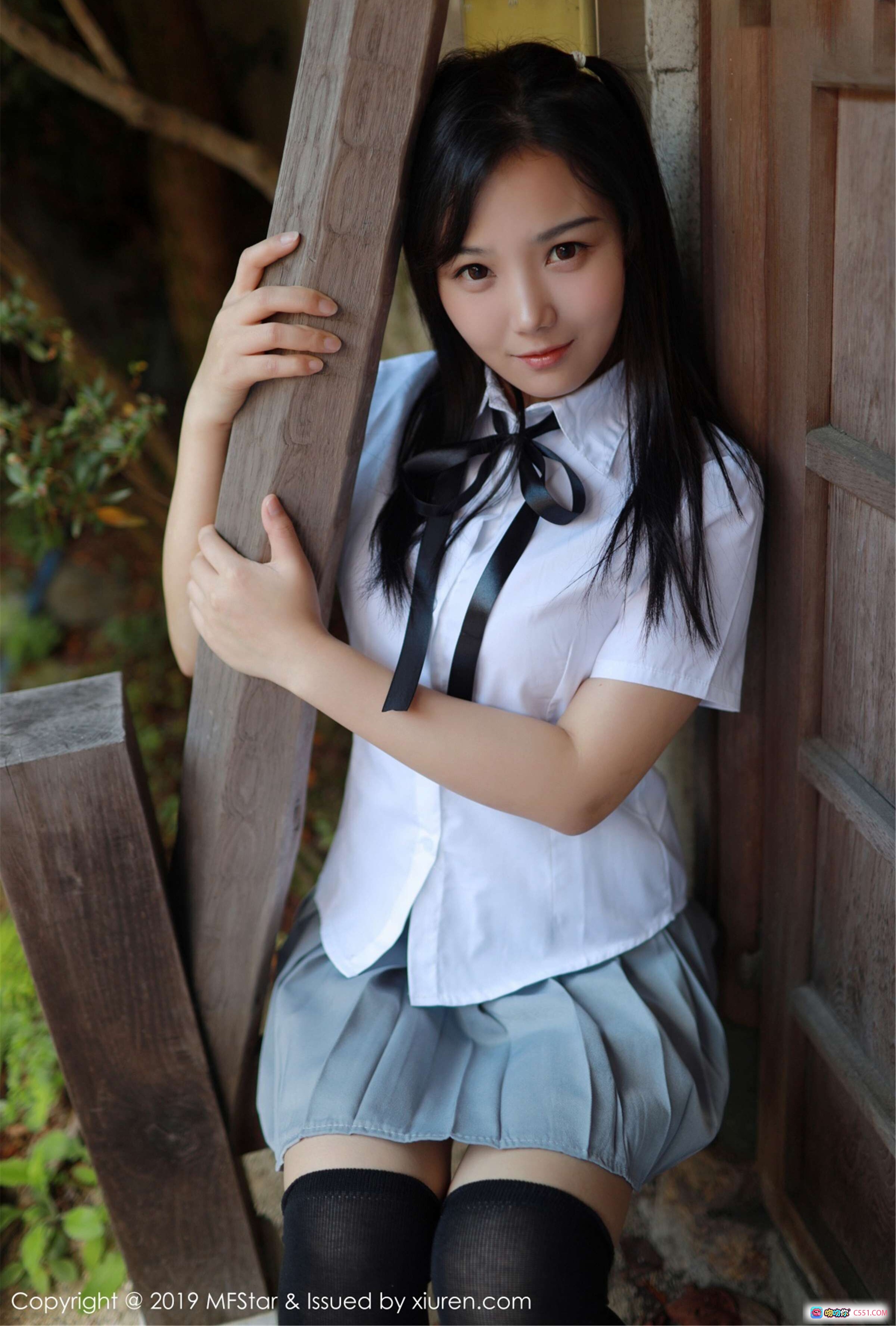 图片[6] - 徐微微mia学院风写真 | 白衬衫黑领结灰百褶裙黑丝美腿 | MFStar模范学院Vol.193 2019.05.24 - 就要吻