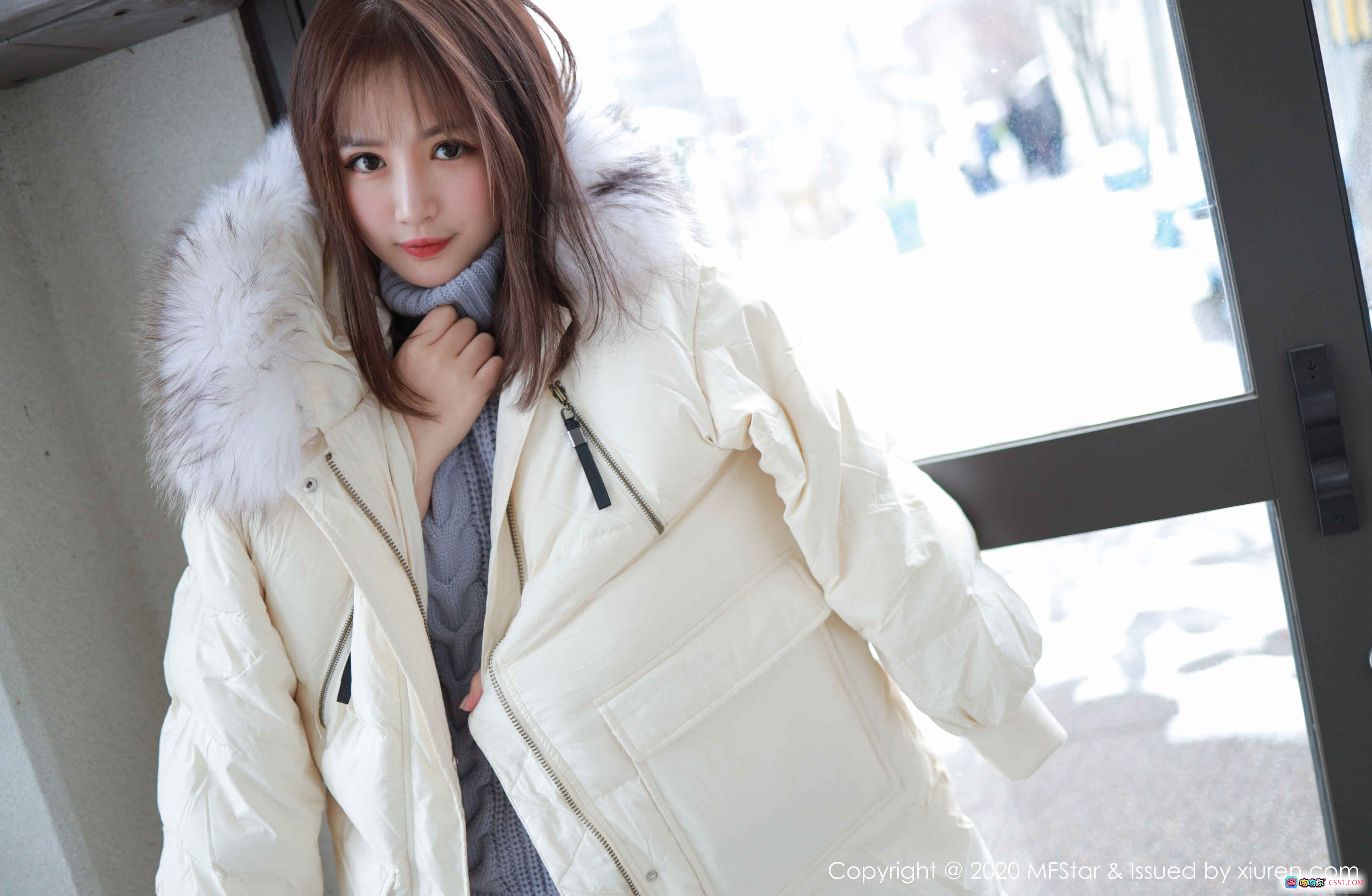 图片[9] - 恩率babe雪地萌拍｜毛绒帽羽绒服堆雪人｜MFStar模范学院2020冬日写真 - 就要吻