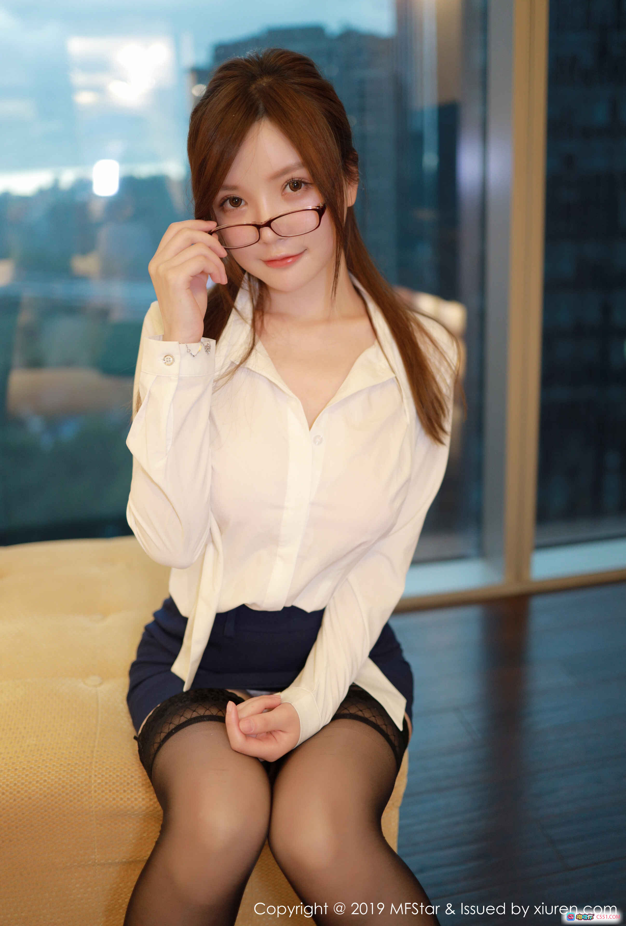 图片[4] - 糯美子Mini性感写真 | 白衬衫黑短裙搭配蕾丝黑丝 | MFStar模范学院2019.10.08 Vol.218 - 就要吻