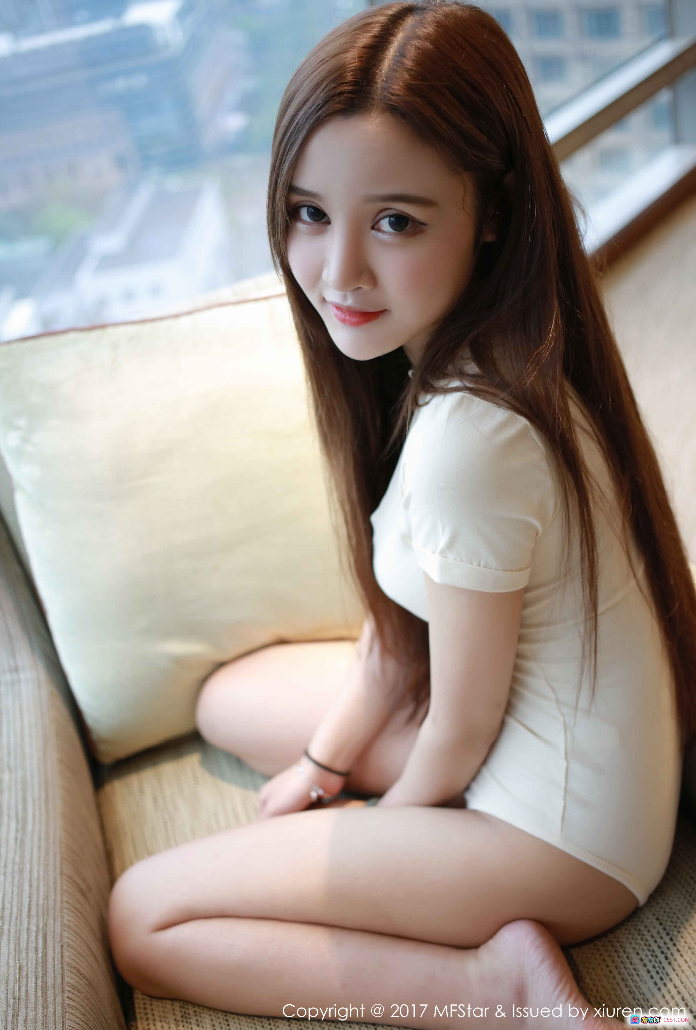 MFStar模范学院姗姗2017.10.06 Vol.108 白裙美腿少女室内写真高清图集 - 就要吻