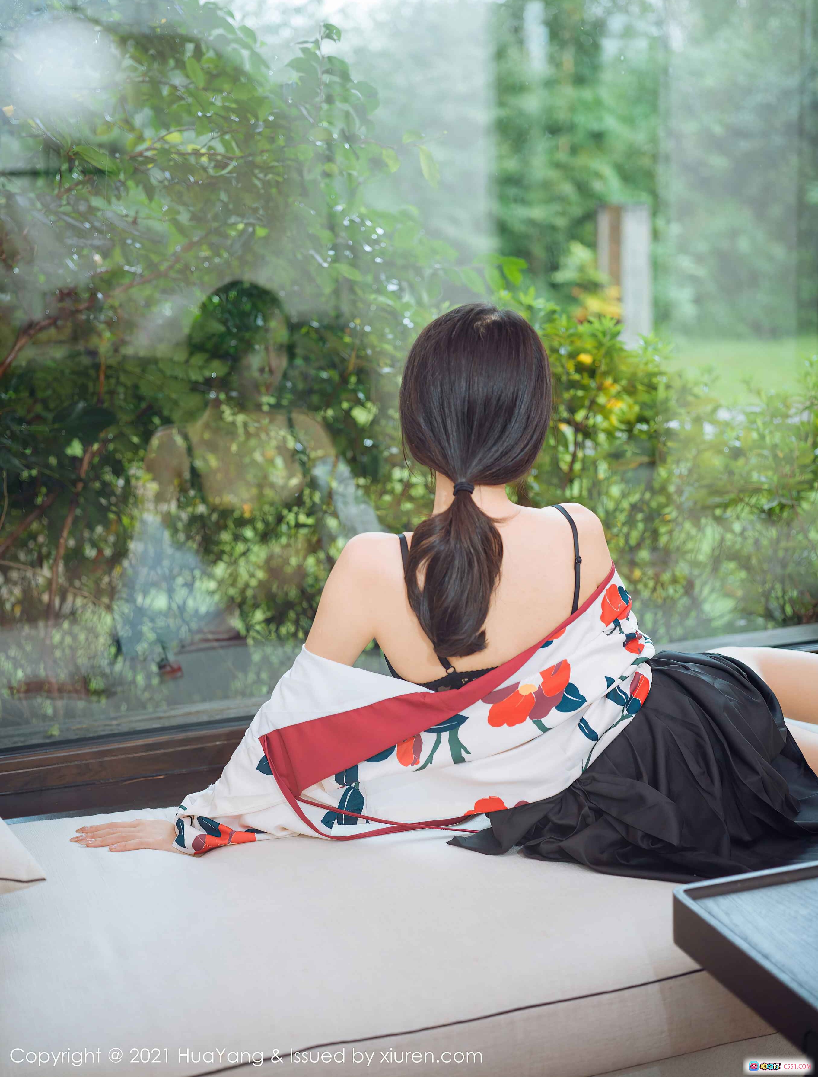 图片[7] - HuaYang花漾2021.01.05 VOL.347 玥儿玥er性感写真｜黑红吊带裙+露背美臀+窗边跪姿+日系室内风+高清43P - 就要吻