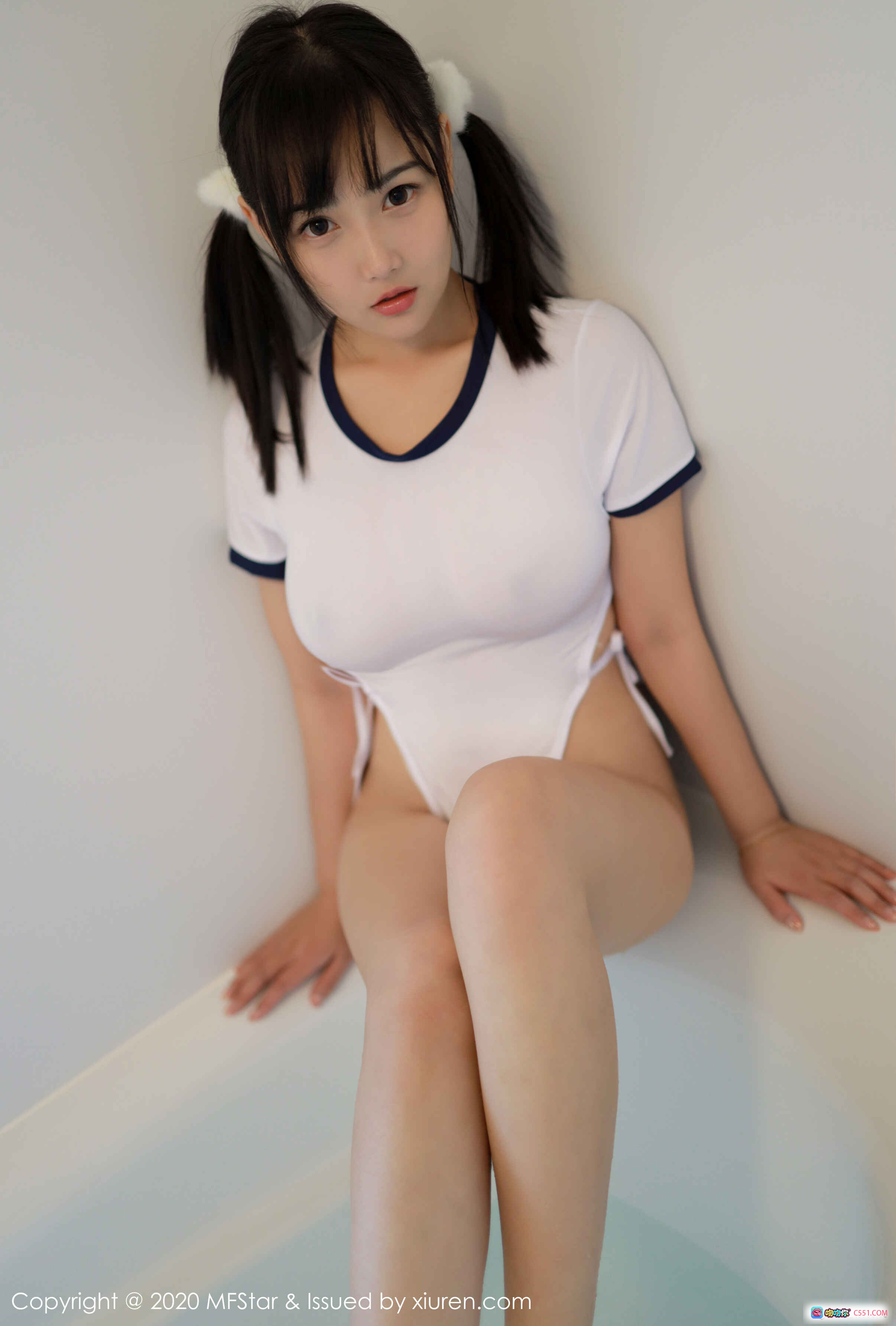 图片[1] - 徐微微mia MFStar模范学院2020.01.06 Vol.250 白色V领连体衣 双马尾少女写真 55P高清图集 - 就要吻