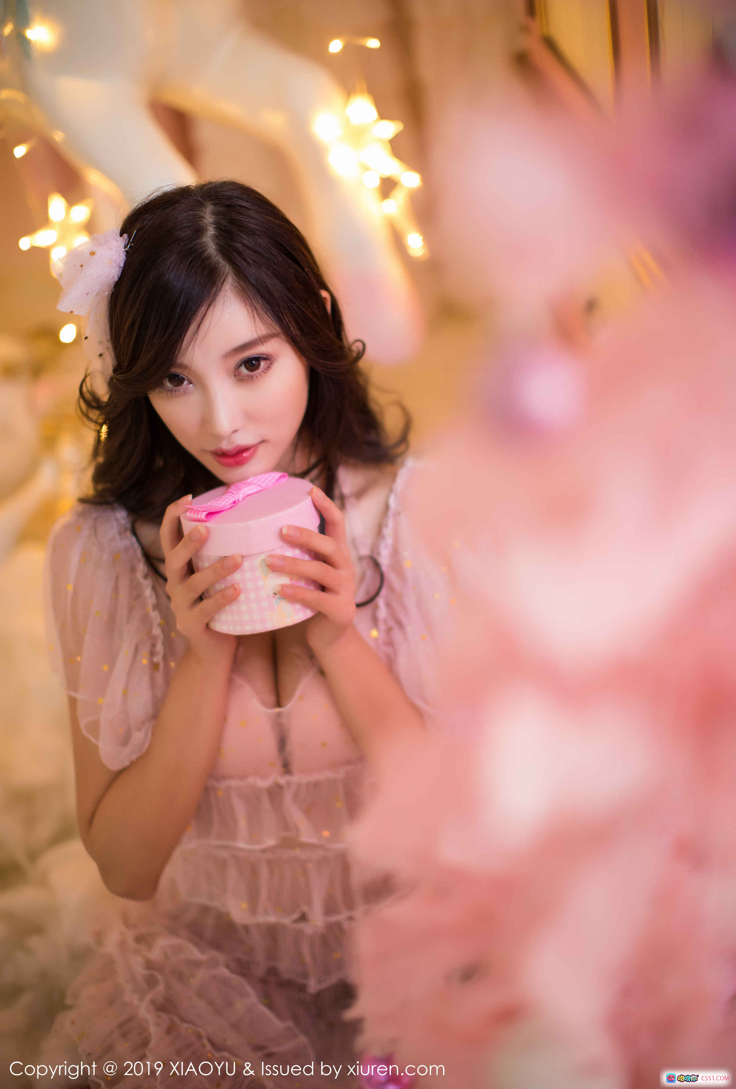 图片[1] - 杨晨晨Sugar甜美写真 | 粉色礼盒少女风 | XIAOYU语画界VOL.059 | 2019梦幻光影人像 - 就要吻