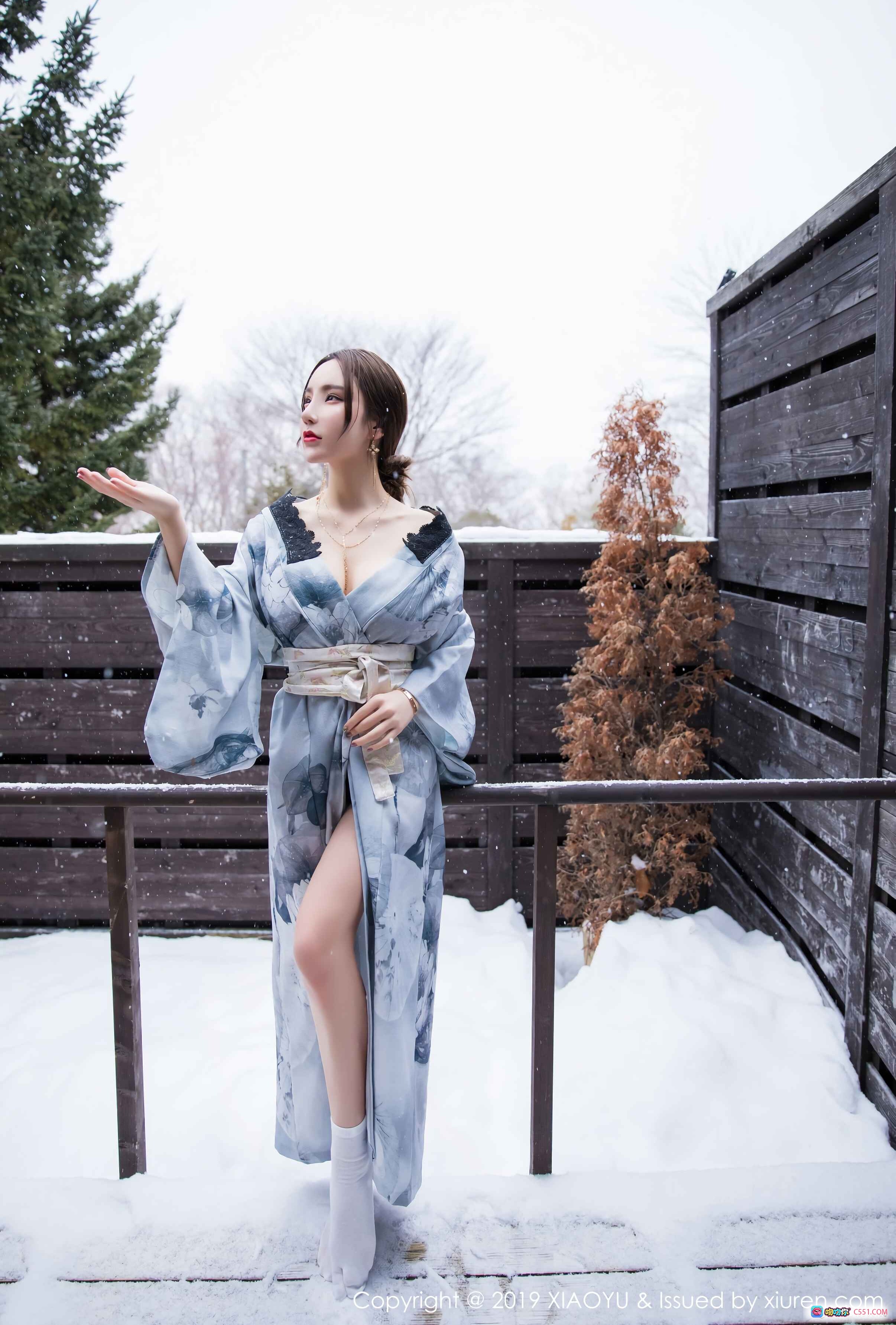 图片[8] - 周于希Sandy性感写真 | 白色短款T恤+粉色内裤+毛绒雪地靴 | XIAOYU语画界VOL.007 2019年1月11日 - 就要吻