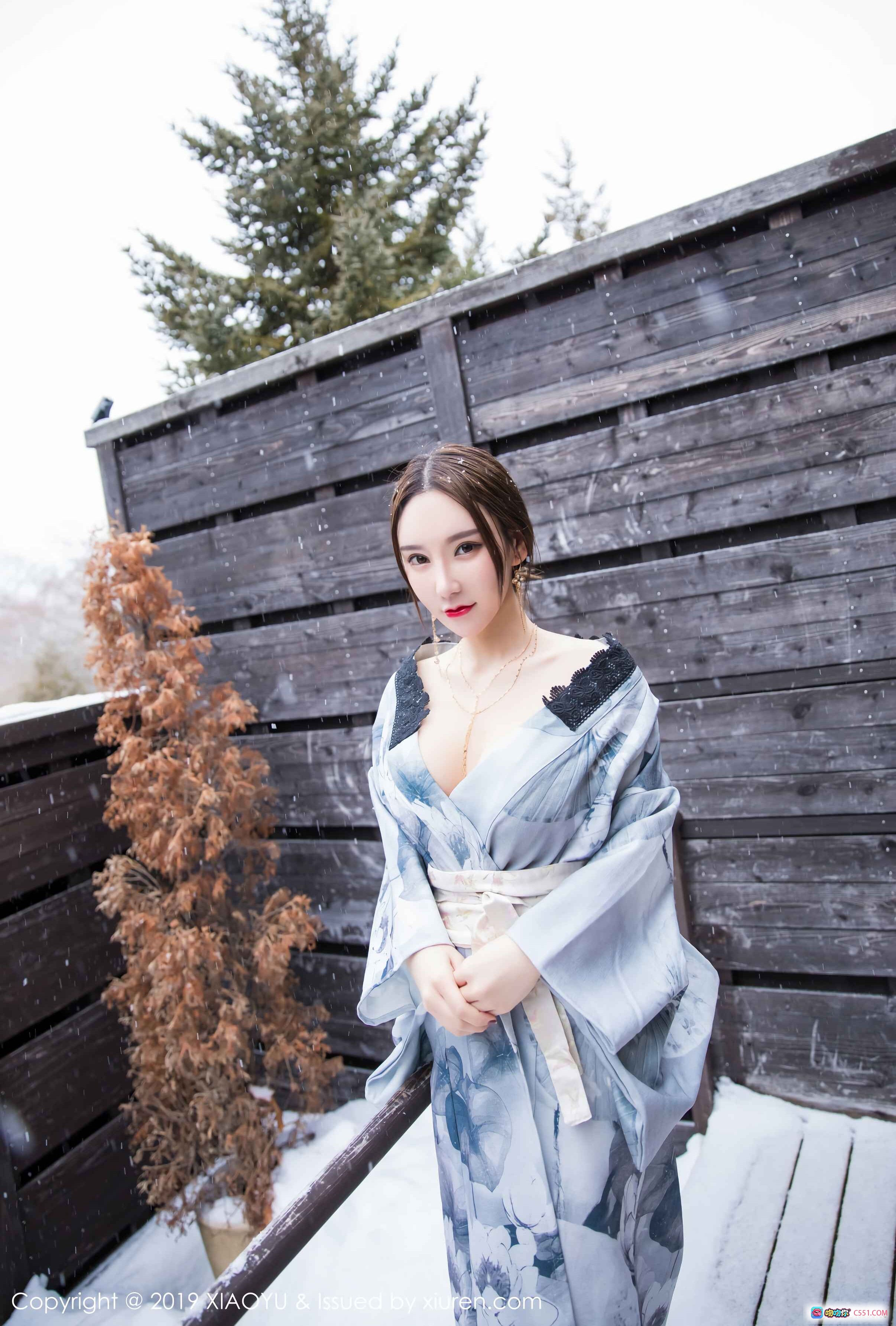 图片[9] - 周于希Sandy性感写真 | 白色短款T恤+粉色内裤+毛绒雪地靴 | XIAOYU语画界VOL.007 2019年1月11日 - 就要吻