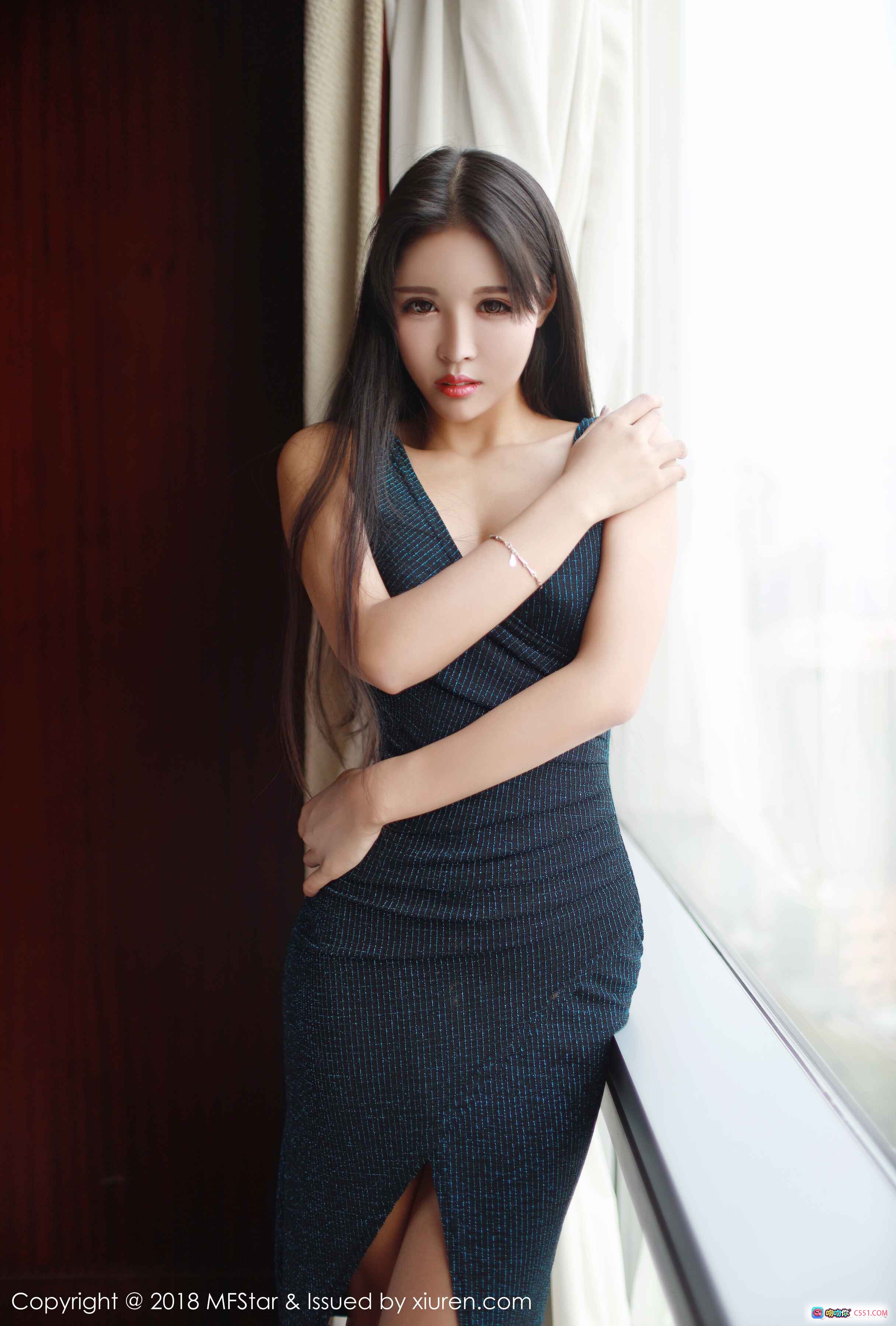 图片[5] - 韩秀冉深V长裙窗边写真 | MFStar模范学院2018 Vol.161 | 优雅性感都市风高清图集 - 就要吻