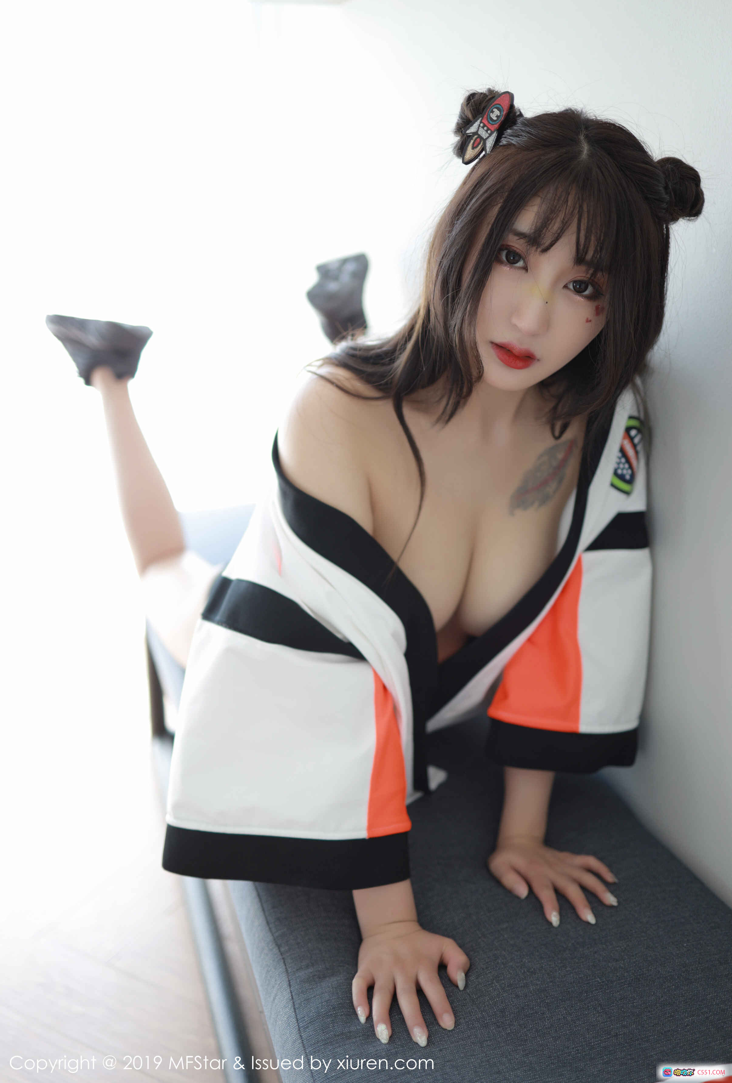 图片[2] - MFStar模范学院2019.11.04 Vol.226 Betty林子欣 绿色运动内衣 黑白外套 双马尾造型 室内写真 时尚潮流 高清美图 - 就要吻