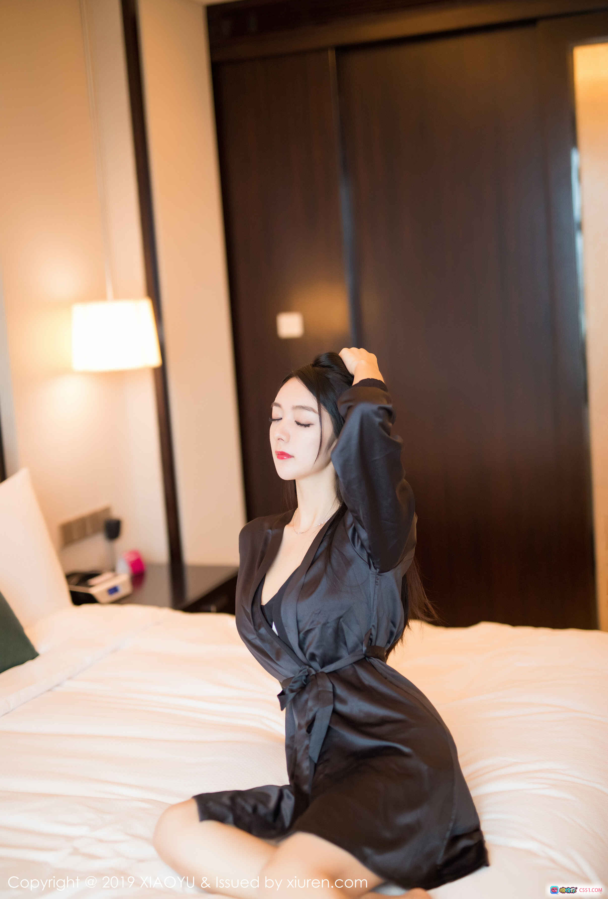 XIAOYU语画界2019.07.04 VOL.103 Angela黑丝睡袍床上写真 猫系女神优雅慵懒风私房美图 - 就要吻