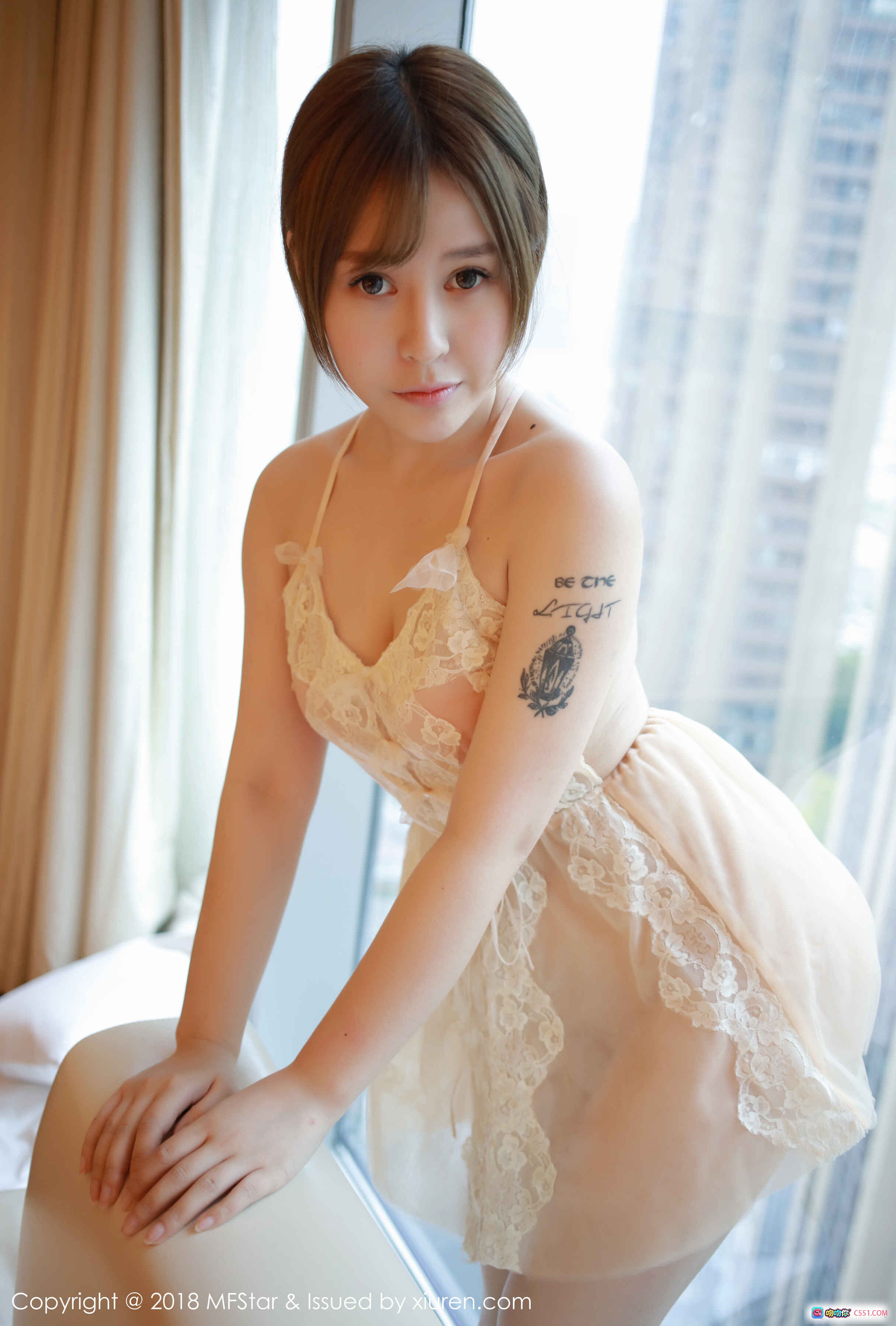 图片[4] - MFStar模范学院Evelyn艾莉2018写真Vol.125 白色蕾丝内衣短发美背纹身室内窗景私房摄影 - 就要吻