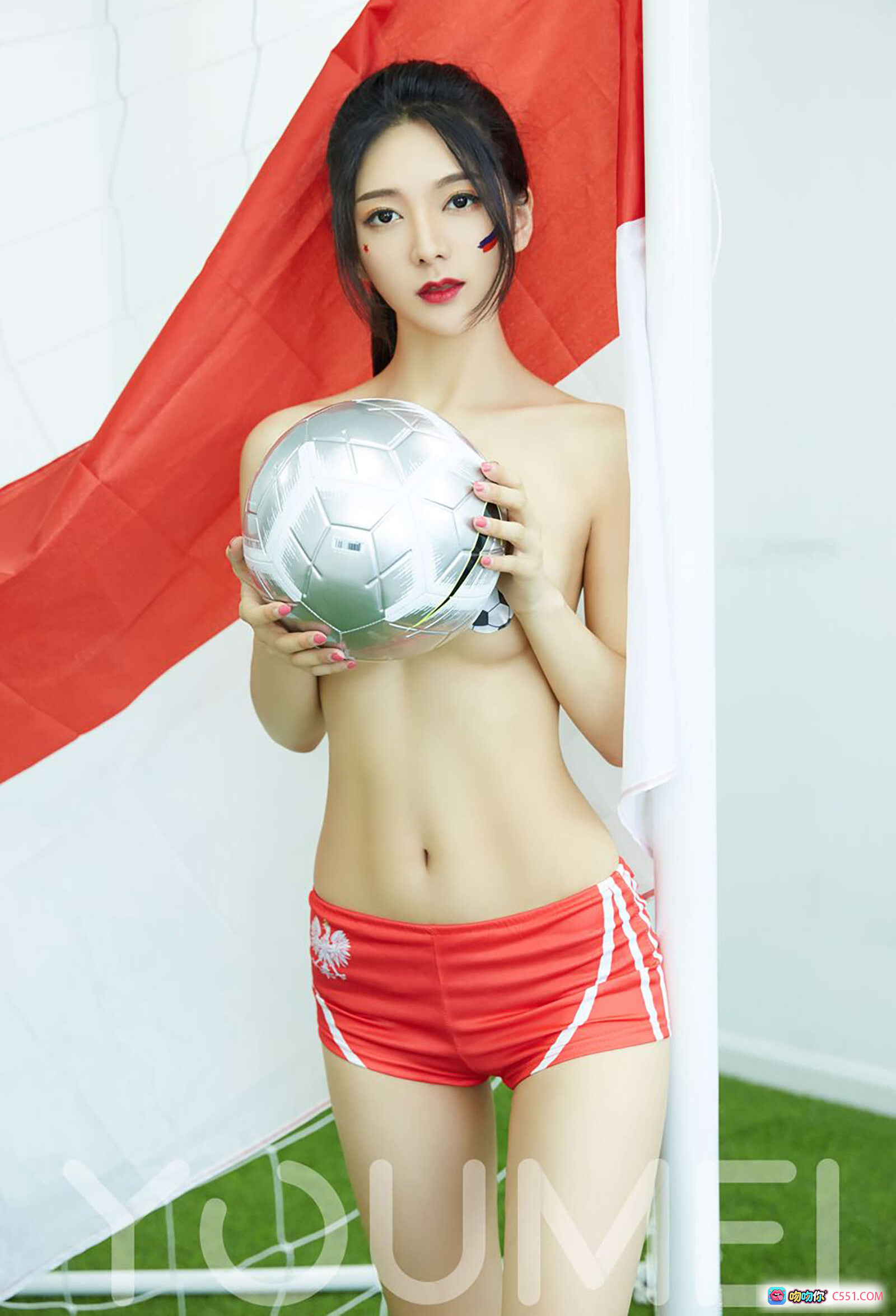 图片[10] - YouMei尤美2018.06.17 VOL.022东欧铁骑小热巴足球场写真 红白运动装+哨子+足球+绿茵草地+波兰鹰徽+高马尾美少女 - 就要吻