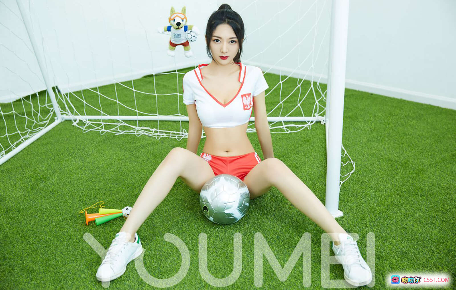 图片[6] - YouMei尤美2018.06.17 VOL.022东欧铁骑小热巴足球场写真 红白运动装+哨子+足球+绿茵草地+波兰鹰徽+高马尾美少女 - 就要吻