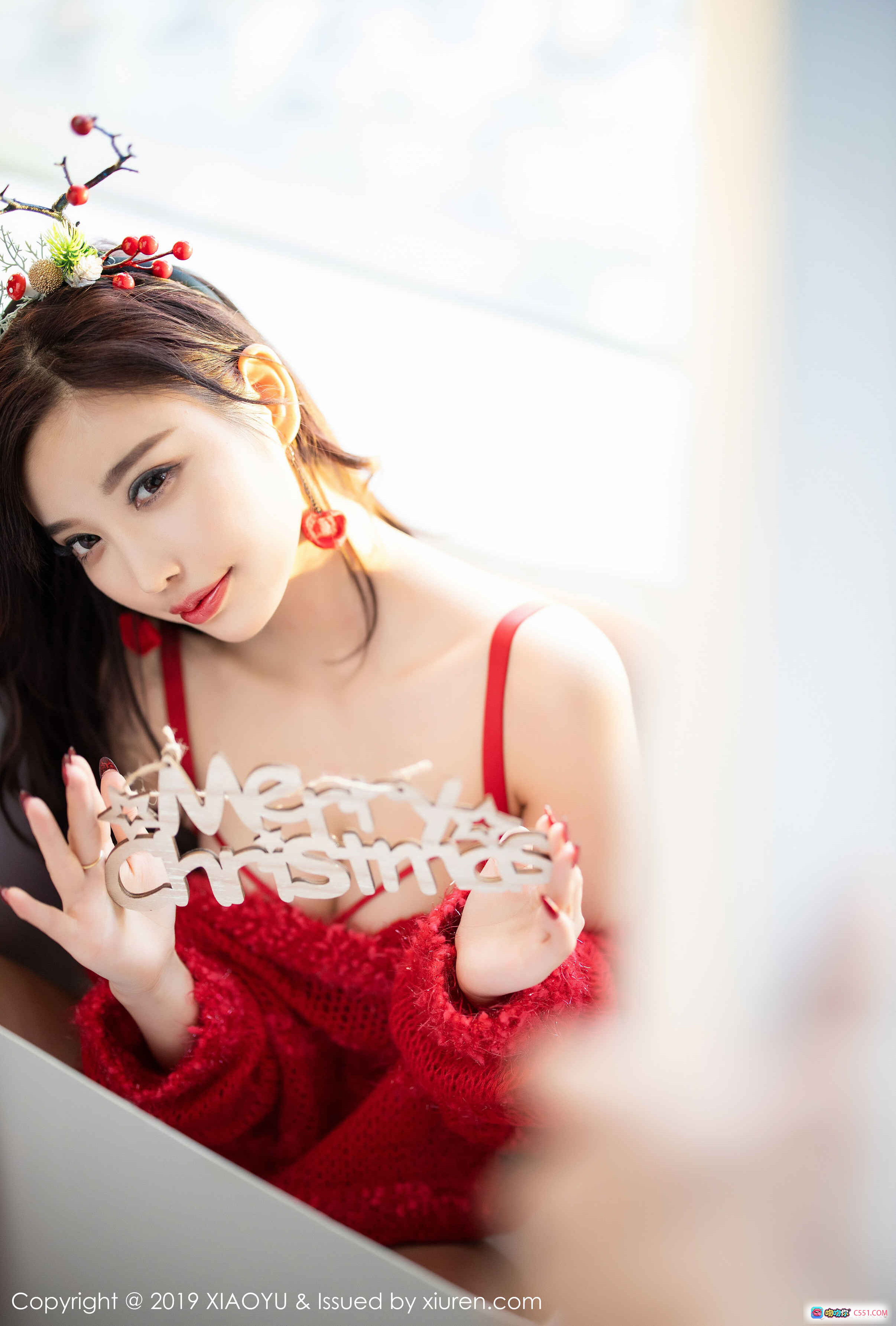 图片[8] - 杨晨晨Sugar红裙写真 | XIAOYU语画界2019 VOL.221 | 红色毛绒手套美甲妆容特写 | 优雅性感私房摄影 - 就要吻