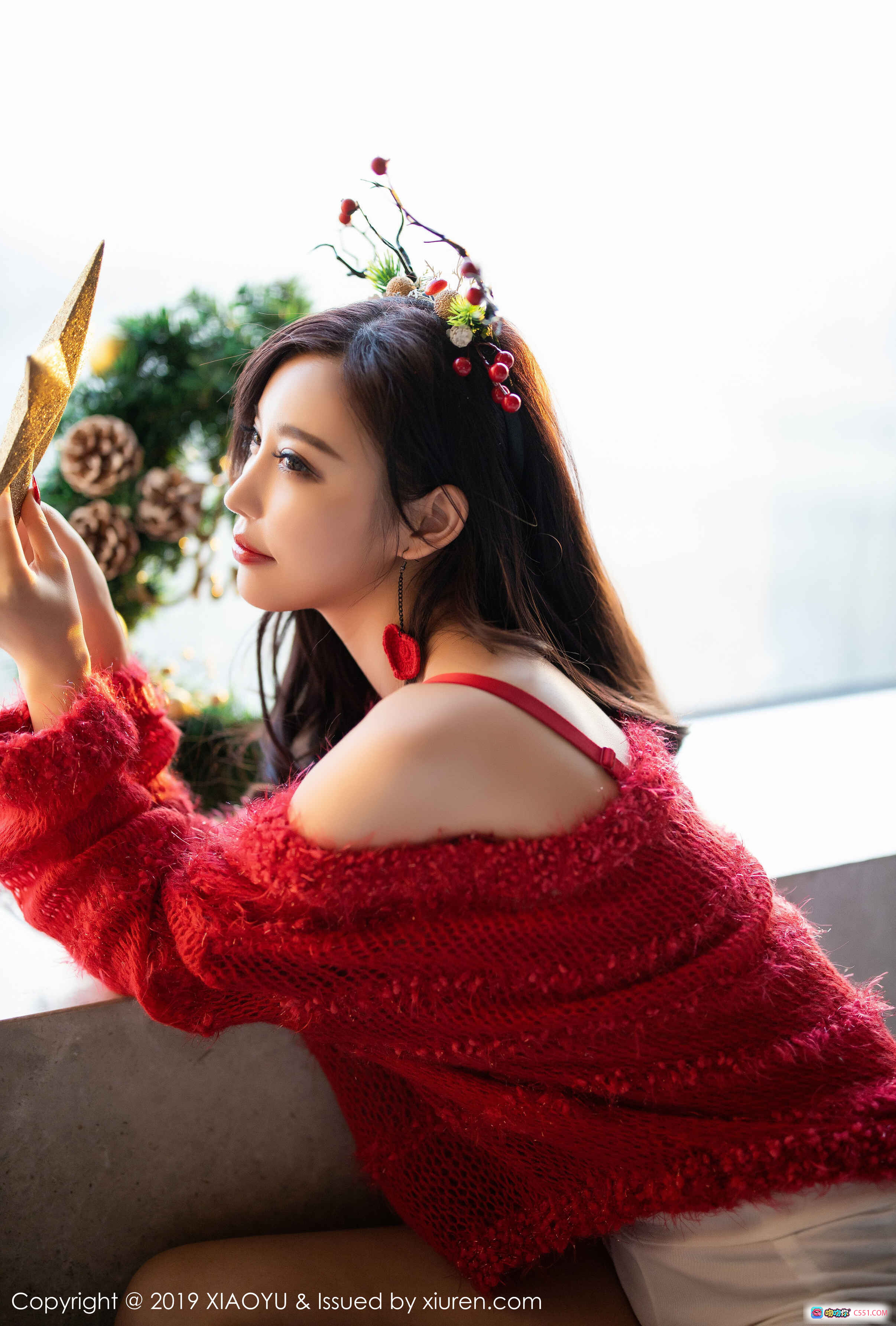 图片[5] - 杨晨晨Sugar红裙写真 | XIAOYU语画界2019 VOL.221 | 红色毛绒手套美甲妆容特写 | 优雅性感私房摄影 - 就要吻