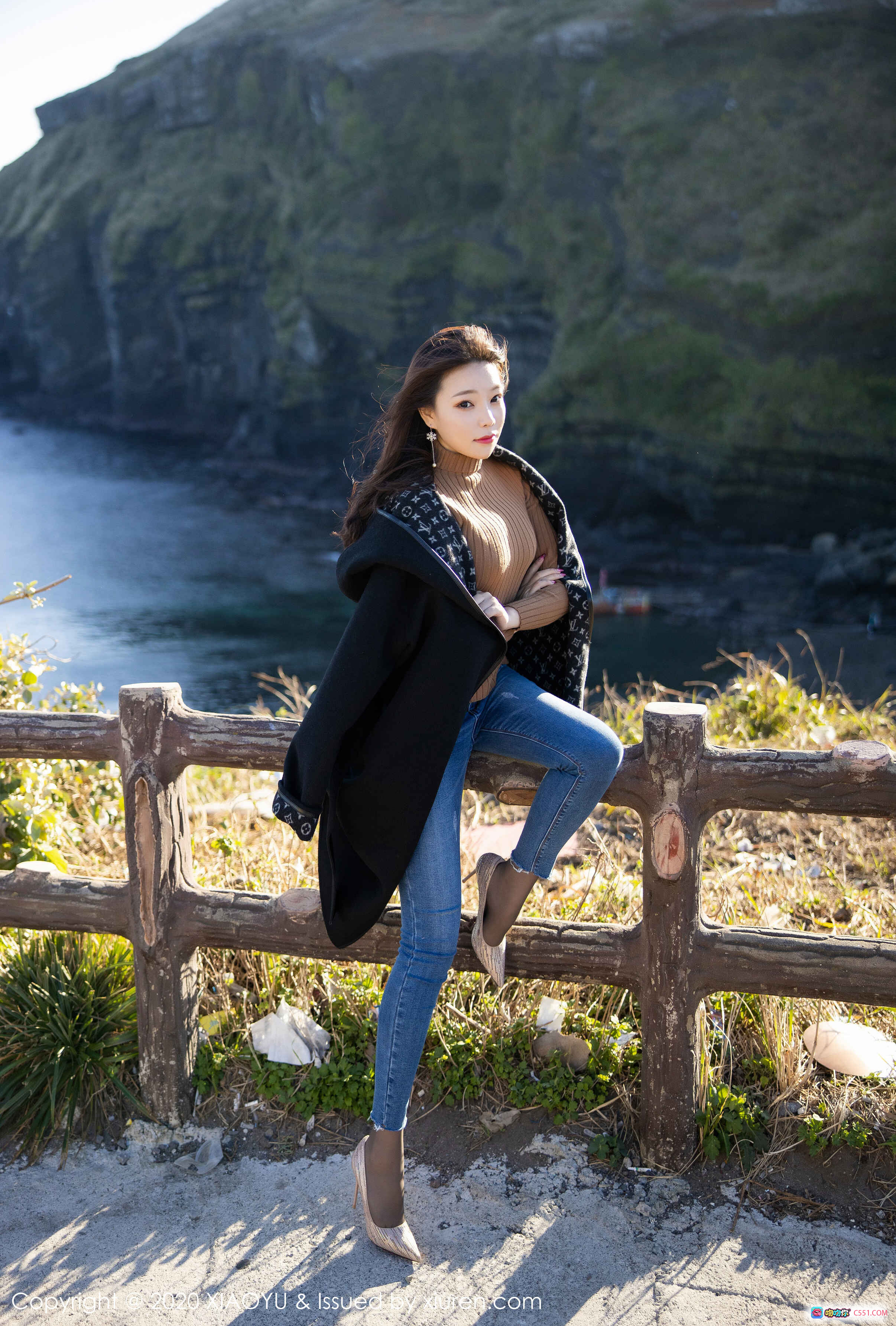 图片[10] - 芝芝Booty性感旗袍写真 – 蓝色刺绣高开叉旗袍搭配丝袜美腿高跟鞋 – XIAOYU语画界2020 VOL.275优雅私房摄影 - 就要吻