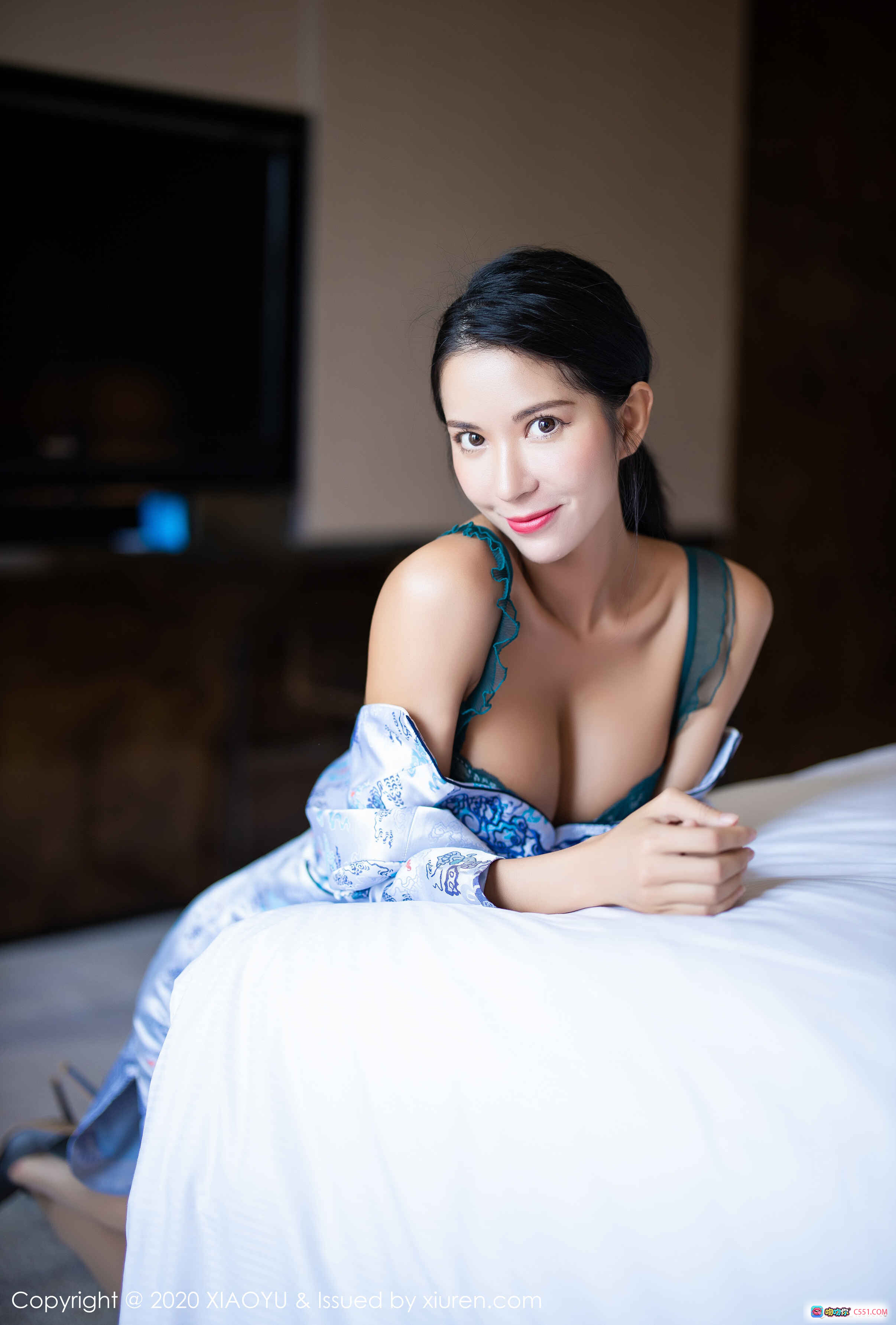 图片[10] - XIAOYU语画界2020.05.07 VOL.304 Carry 旗袍美女高跟美腿办公室写真 优雅性感高清图集 - 就要吻