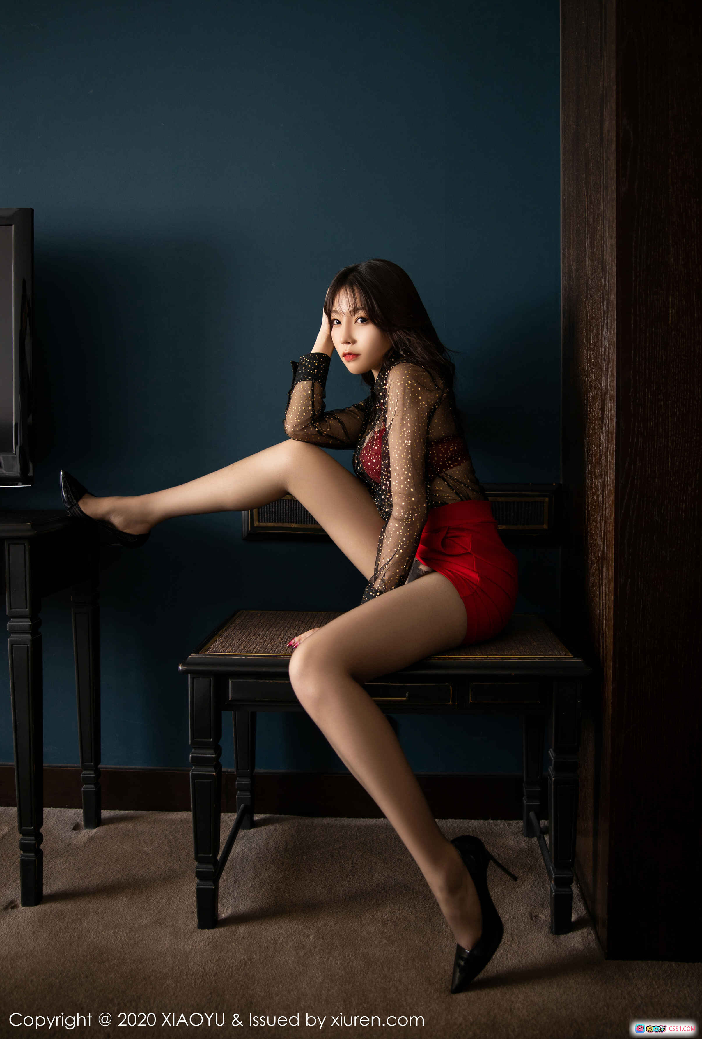 XIAOYU语画界2020.02.12 VOL.245 芝芝Booty 美腿黑丝红裙透视装优雅坐姿写真集 - 就要吻