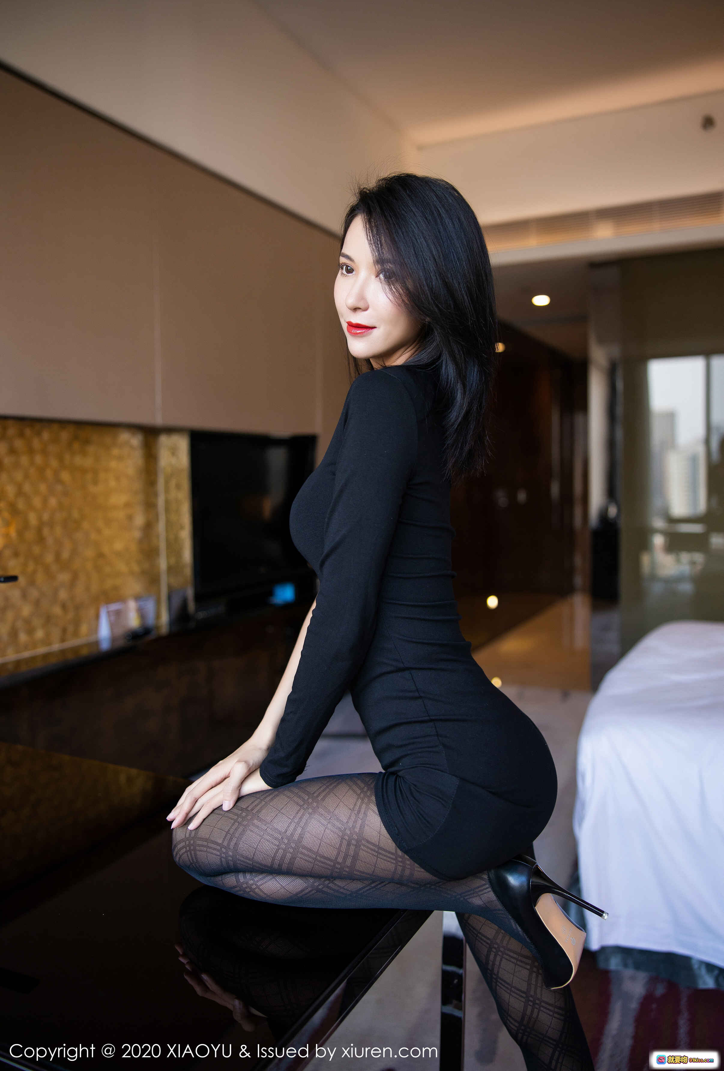 图片[9] - XIAOYU语画界2020.05.13 VOL.308 Carry 黑色吊带裙+格纹黑丝+高跟鞋 美腿写真 90+张高清图 - 就要吻