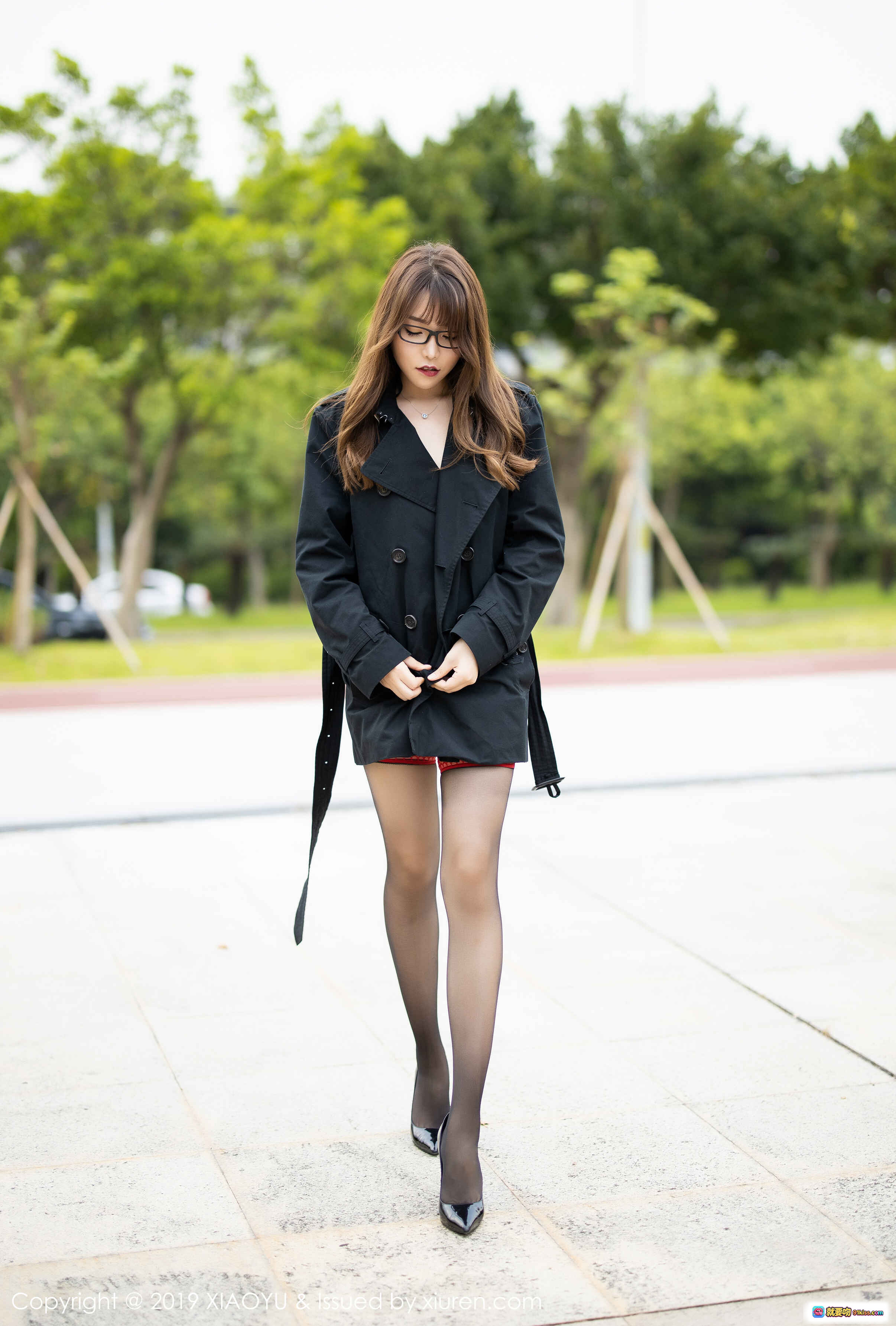 图片[8] - 芝芝Booty黑风衣搭配黑丝高跟鞋户外写真 | XIAOYU语画界2019.10.11 VOL.168优雅性感美腿街拍 - 就要吻