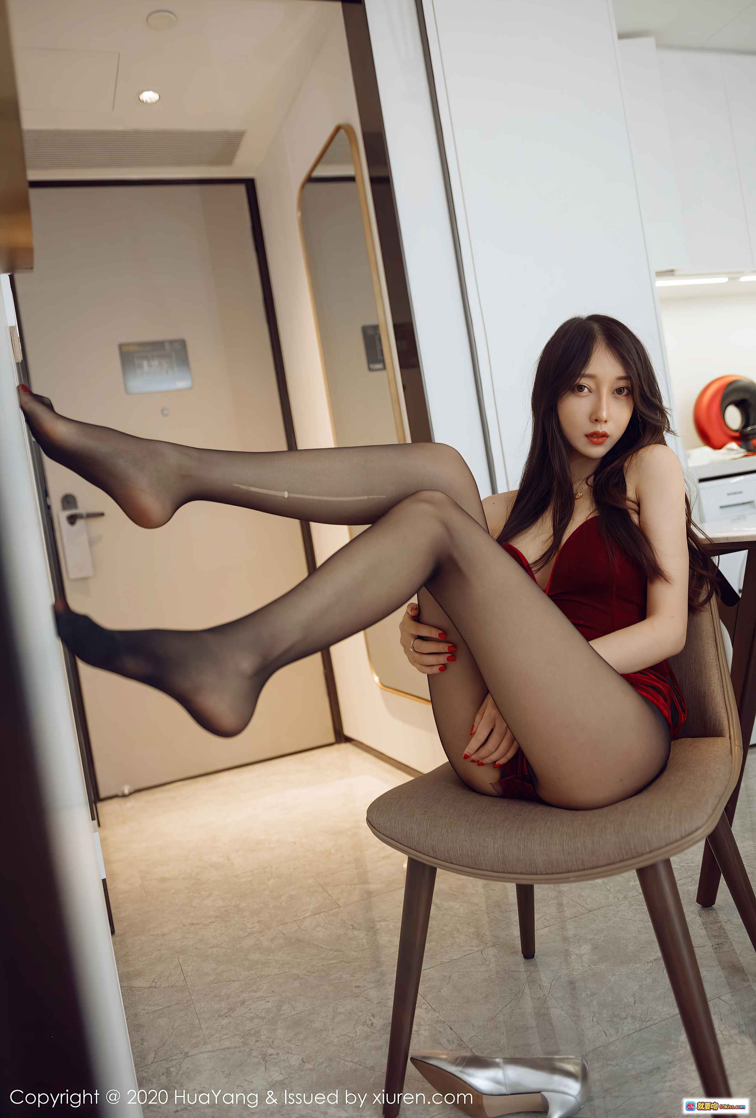 图片[2] - HuaYang花漾2020.09.04 Vol.284 玥儿玥er 红色吊带黑丝美腿高跟鞋厨房写真71P645MB - 就要吻