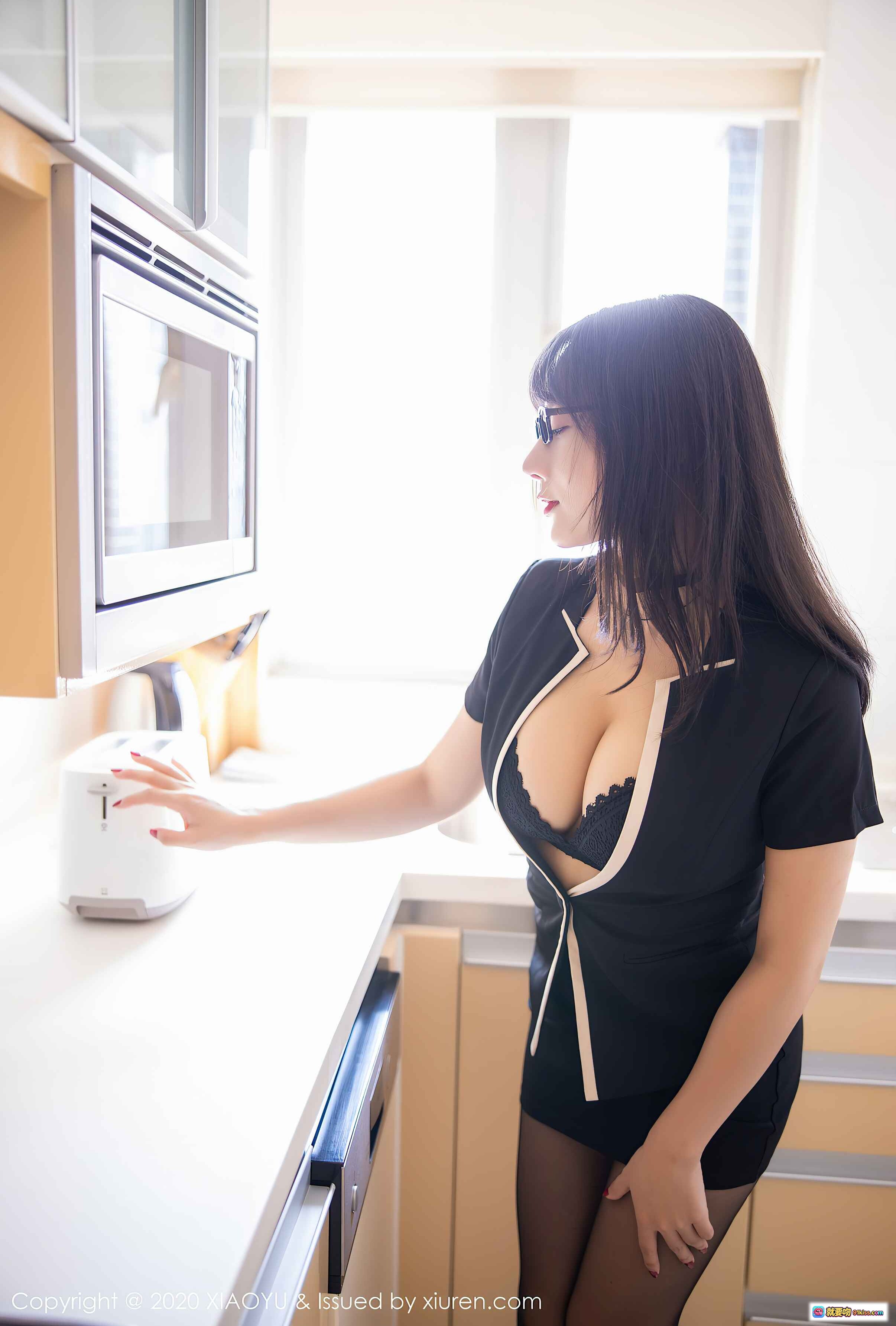 图片[8] - 何嘉颖黑丝美腿厨房写真｜XIAOYU语画界VOL.436性感女仆风造型｜2020年12月高清图集 - 就要吻