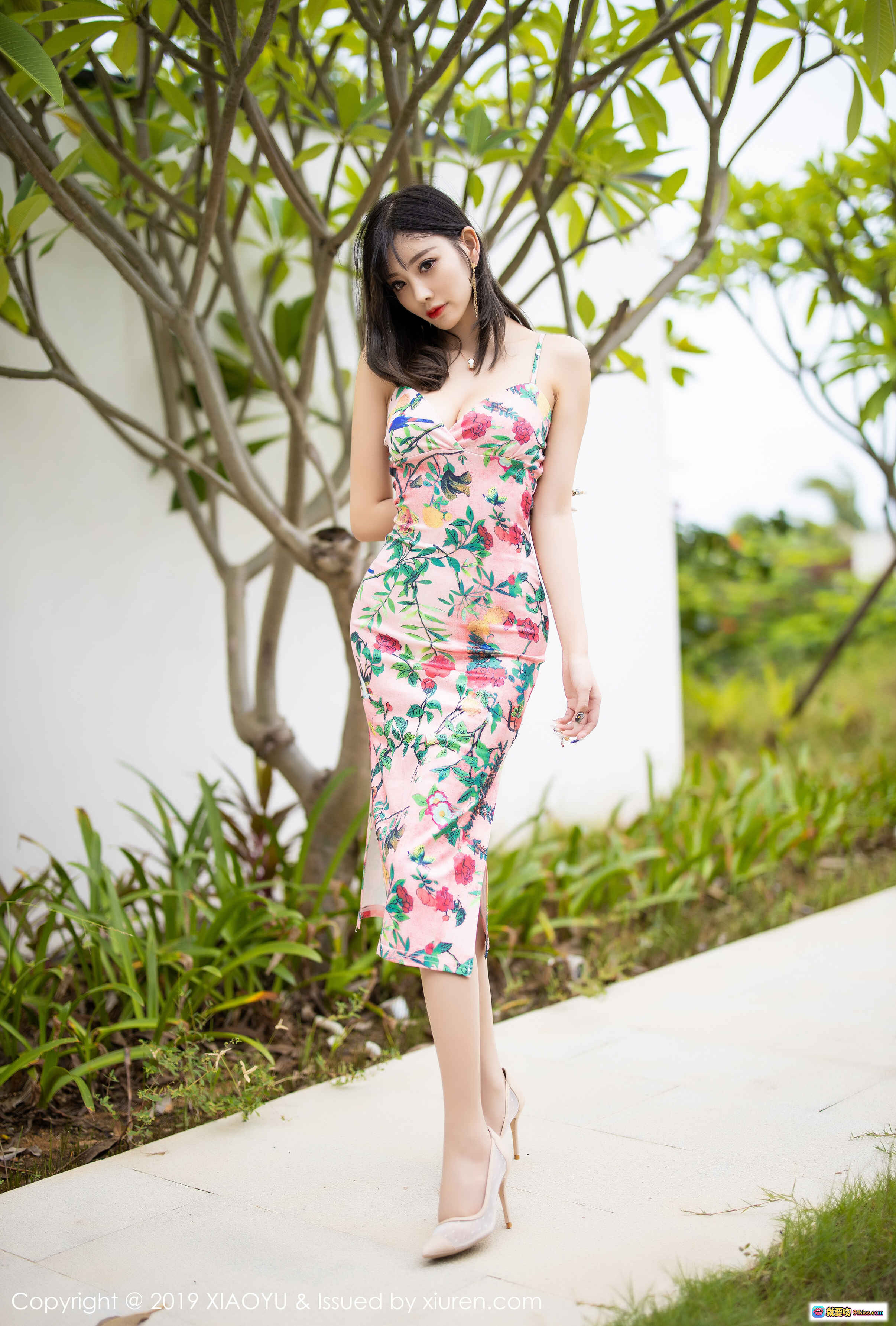 图片[8] - 杨晨晨Sugar身穿粉色花卉吊带裙优雅写真 | XIAOYU语画界2019 VOL.194高清美图 - 就要吻