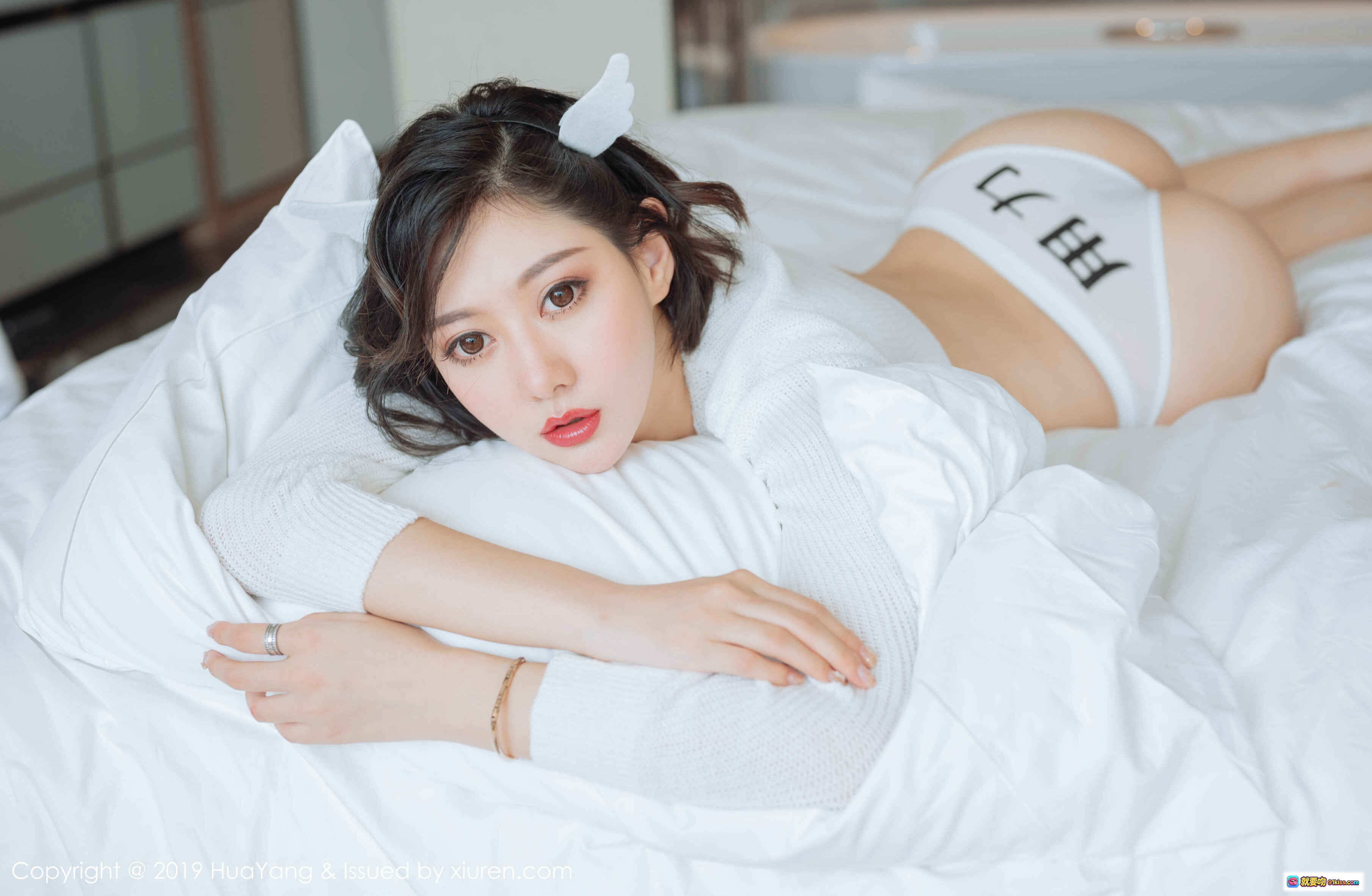 图片[10] - HuaYang花漾2019.08.13 Vol.167艺轩 白色针织上衣+内裤 床上性感写真 短发猫耳造型 红唇美腿高清图集 - 就要吻