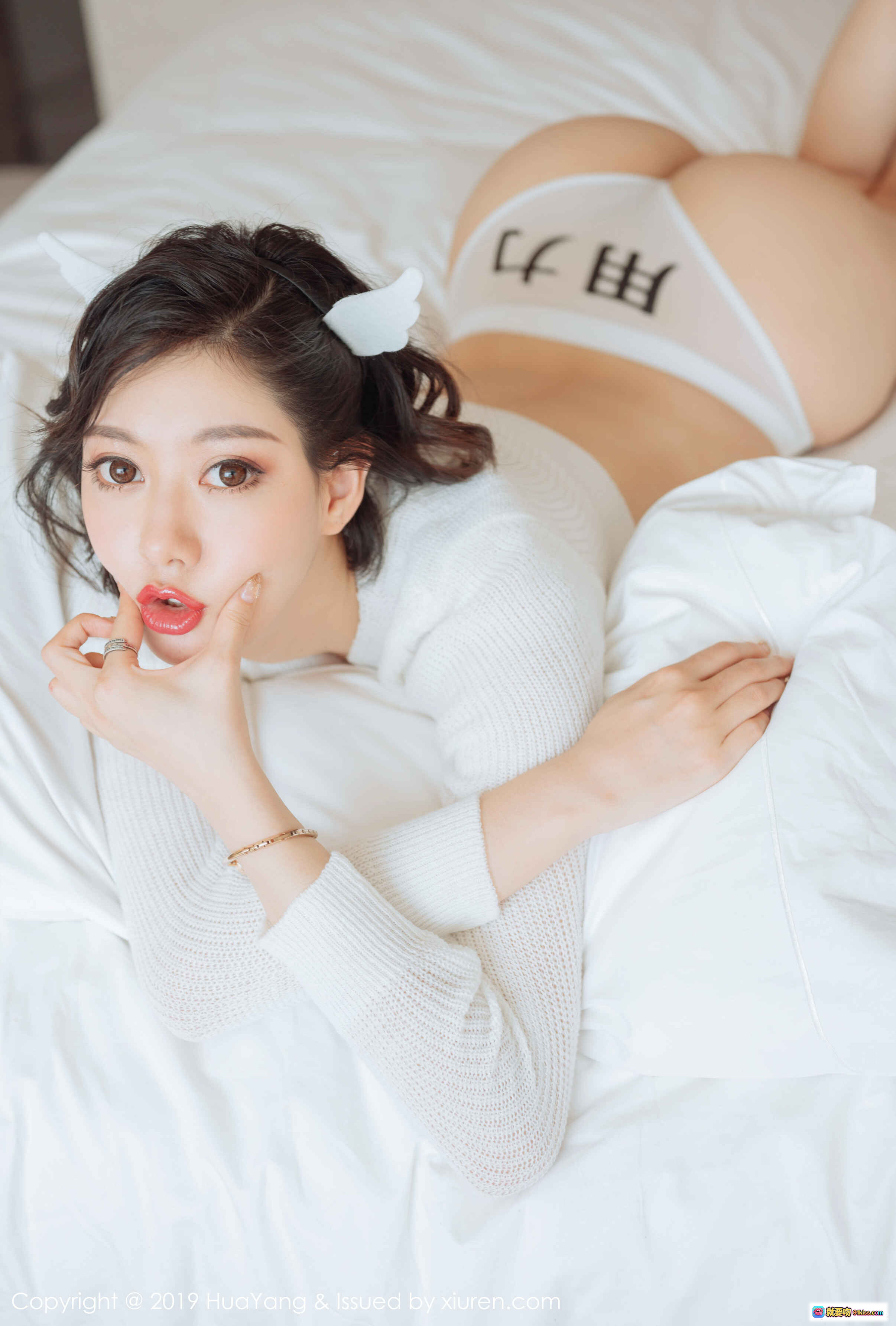 图片[4] - HuaYang花漾2019.08.13 Vol.167艺轩 白色针织上衣+内裤 床上性感写真 短发猫耳造型 红唇美腿高清图集 - 就要吻