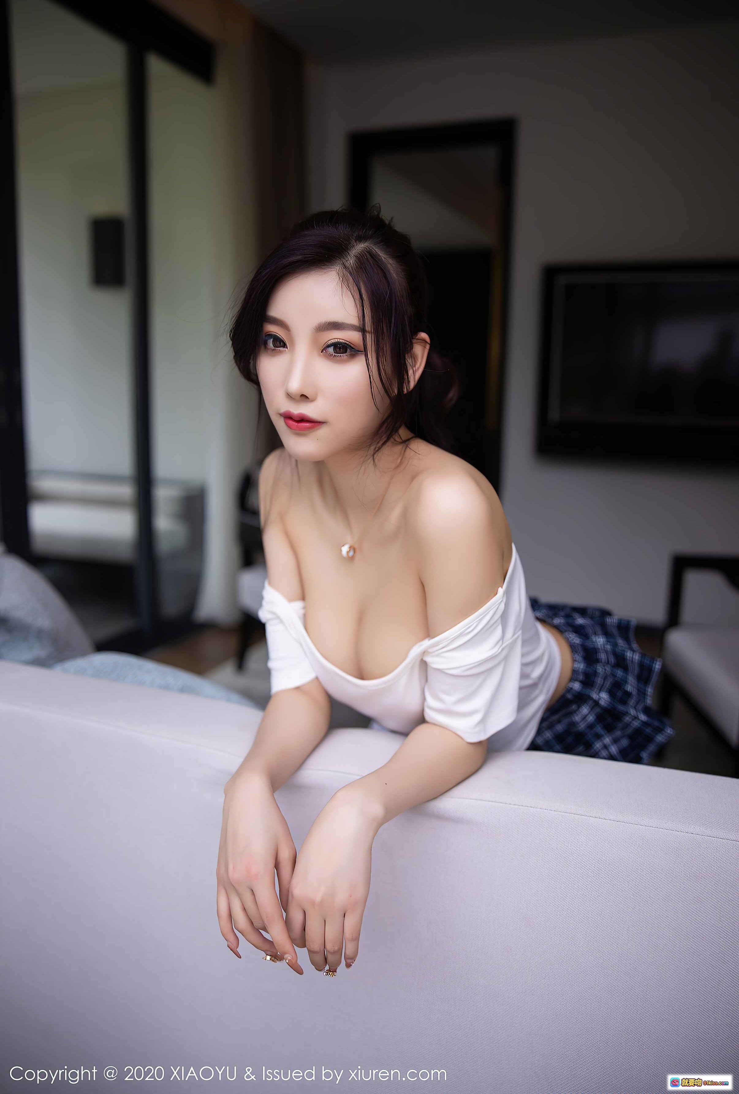 图片[10] - 杨晨晨Sugar户外写真｜白T格子短裙美臀背影｜青山绿水自然风光｜XIAOYU语画界Vol.343高清图集 - 就要吻