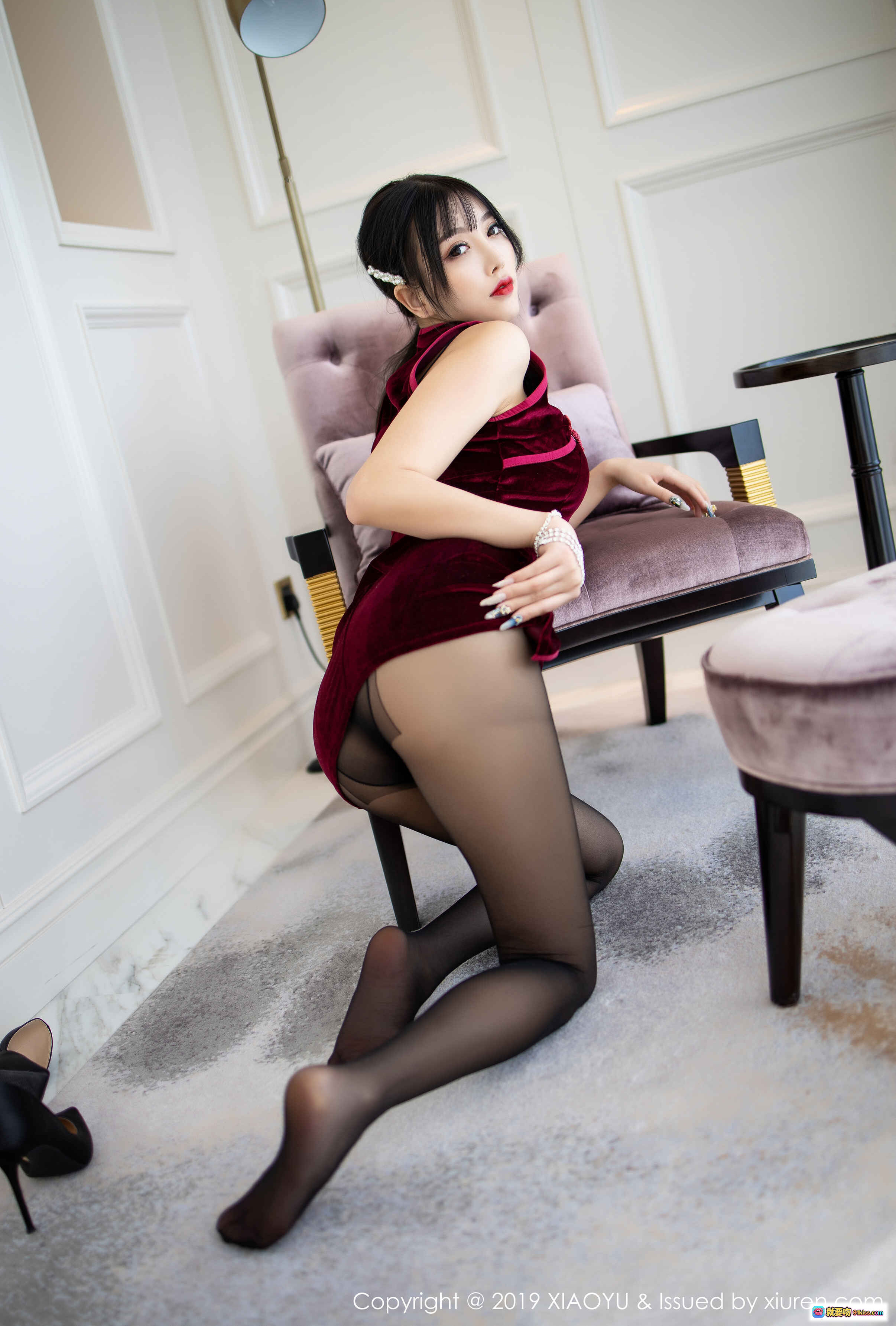 图片[4] - 杨晨晨sugar身穿酒红丝绒旗袍黑丝美腿写真 – XIAOYU语画界2019.09.12 VOL.152优雅坐姿私房摄影 - 就要吻