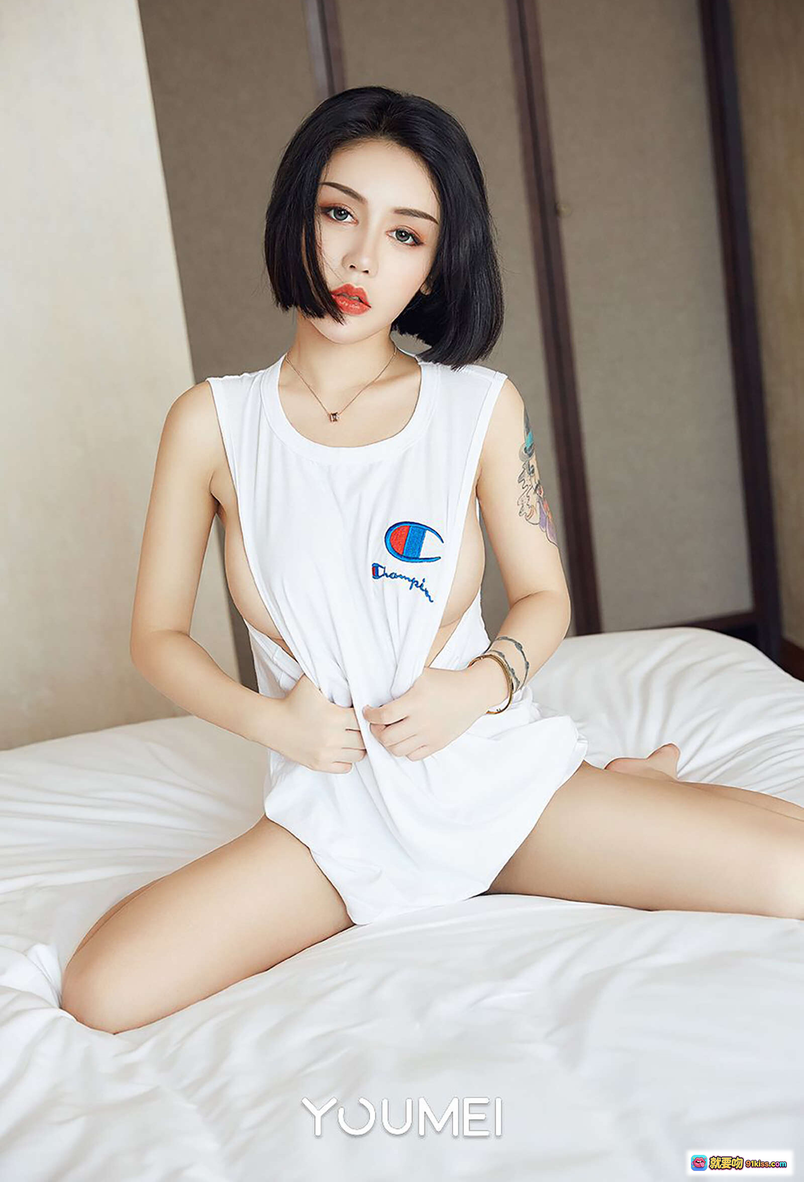 图片[8] - YouMei尤美2018.11.09 VOL.078 少女多情陆梓琪 白衬衫黑内搭 纹身性感写真 床上慵懒风 19+高清图集 - 就要吻