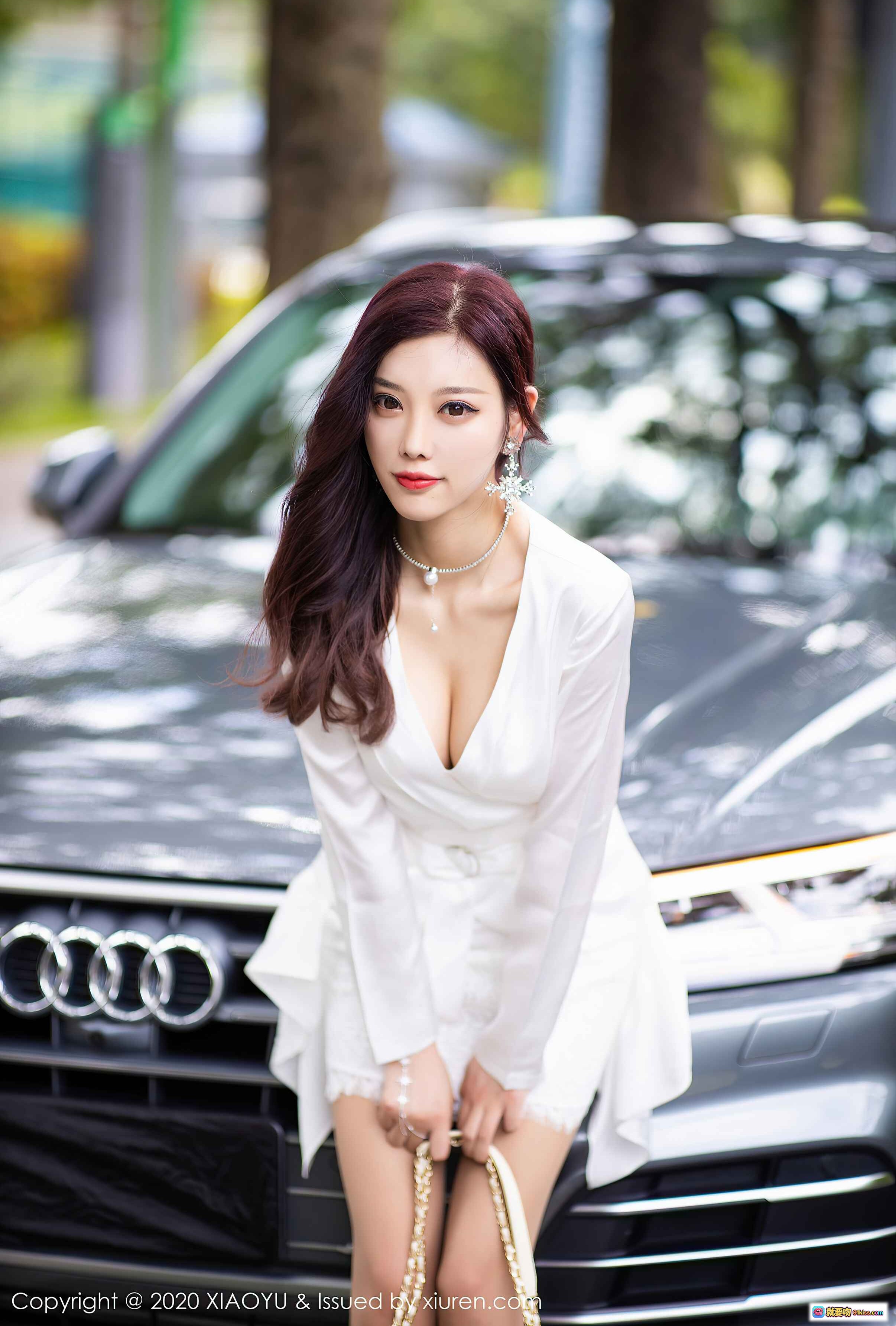 图片[1] - 杨晨晨Sugar白裙性感写真 | 奥迪车前优雅姿态 | XIAOYU语画界Vol.353高清美图 - 就要吻