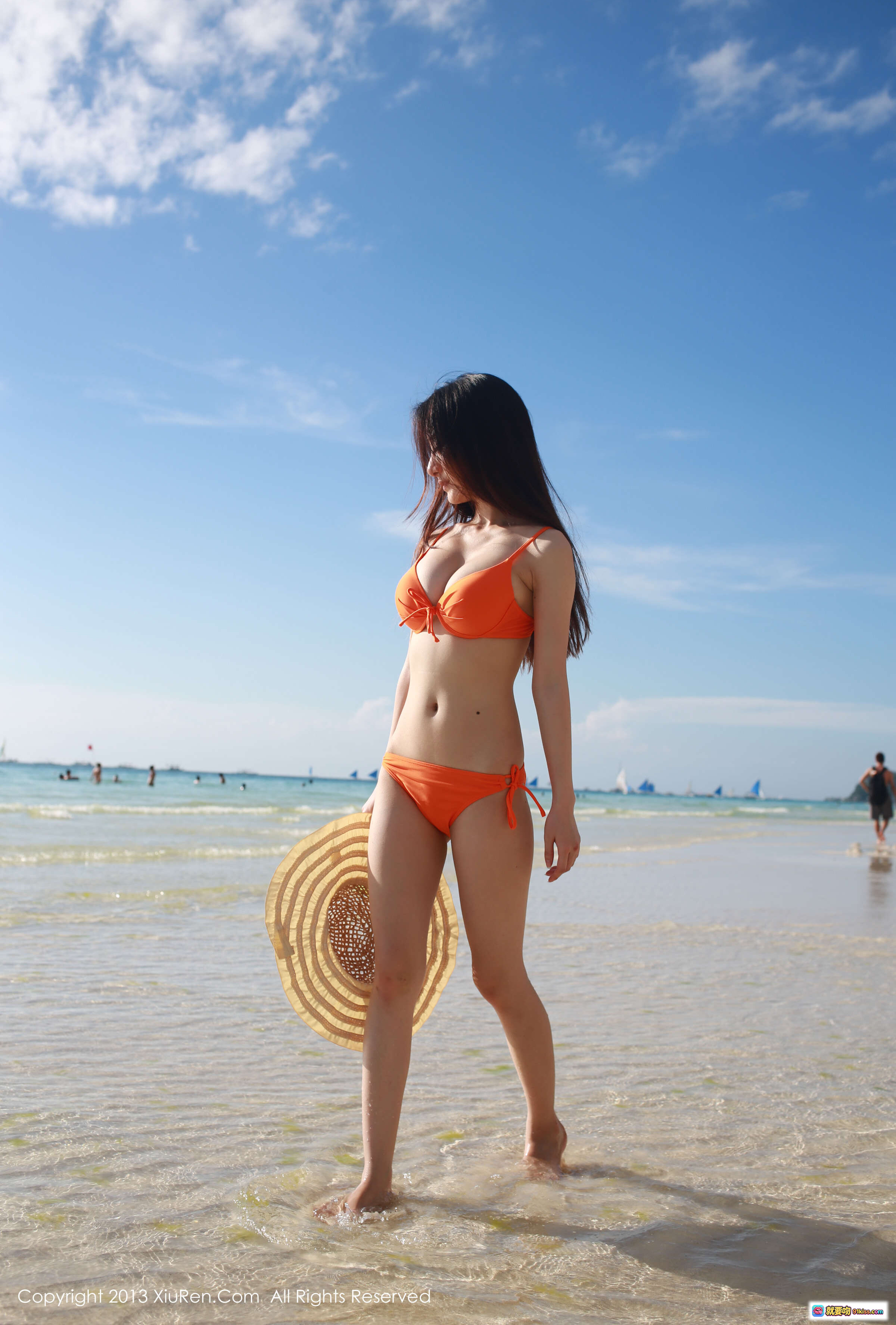 图片[2] - 小白思宜海边竹筏写真 | 橙色比基尼+荧光绿防晒衣+草帽 | XIUREN秀人网2013.10.11 No.028 - 就要吻