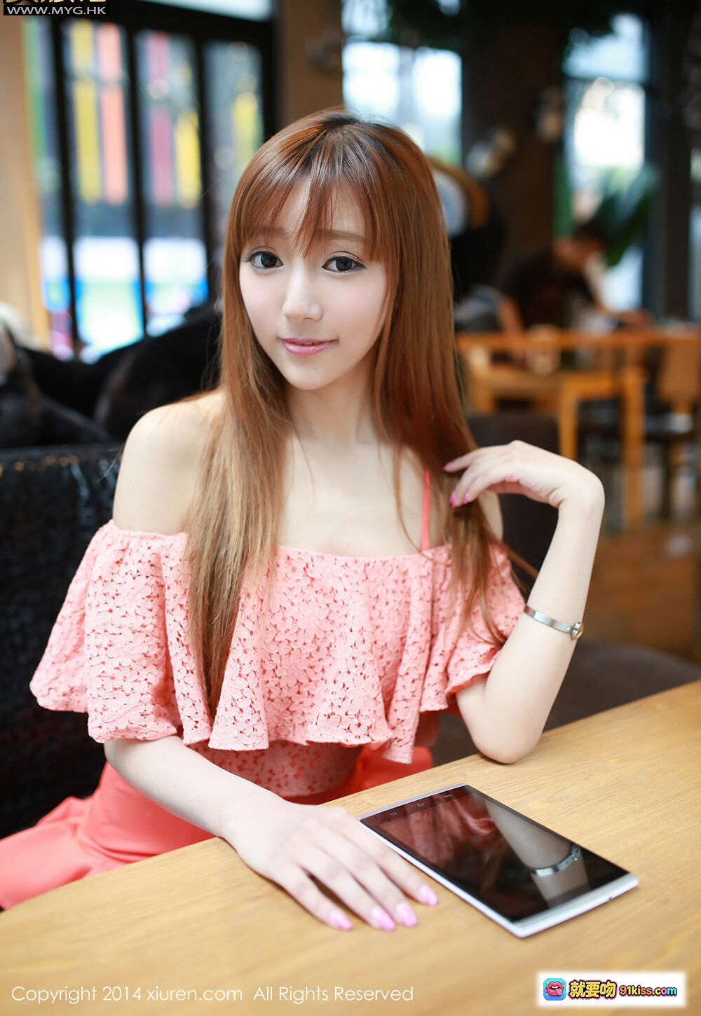 图片[7] - 王馨瑶yanni粉色露肩蕾丝上衣搭配荷叶边短裙街拍写真 – XIUREN秀人网2014.05.16 NO.135 Mode - 就要吻