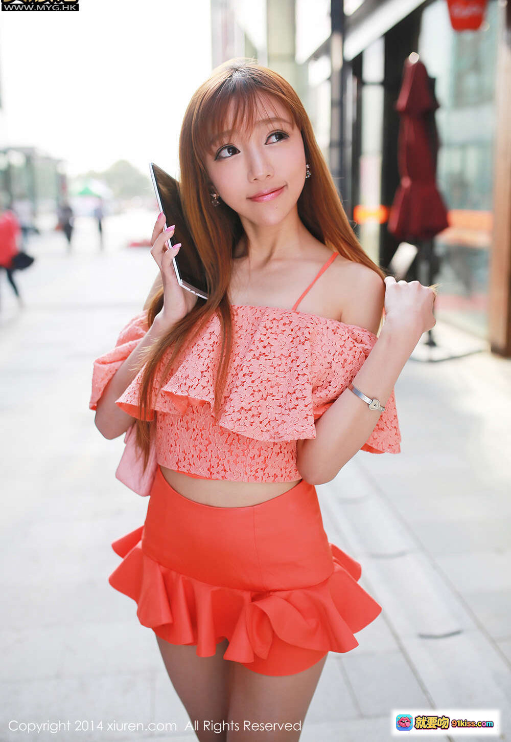 图片[5] - 王馨瑶yanni粉色露肩蕾丝上衣搭配荷叶边短裙街拍写真 – XIUREN秀人网2014.05.16 NO.135 Mode - 就要吻