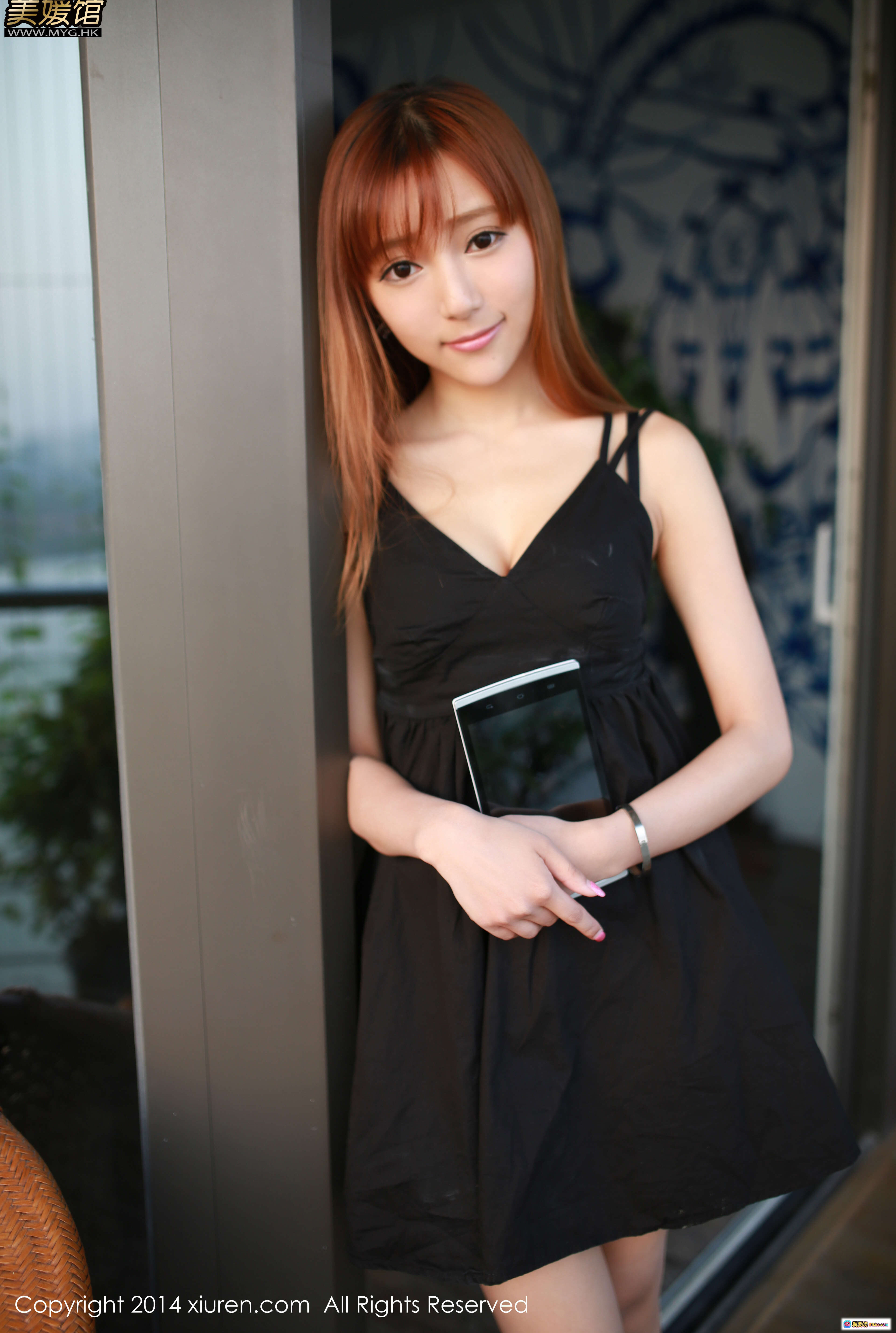 图片[4] - 王馨瑶yanni粉色露肩蕾丝上衣搭配荷叶边短裙街拍写真 – XIUREN秀人网2014.05.16 NO.135 Mode - 就要吻