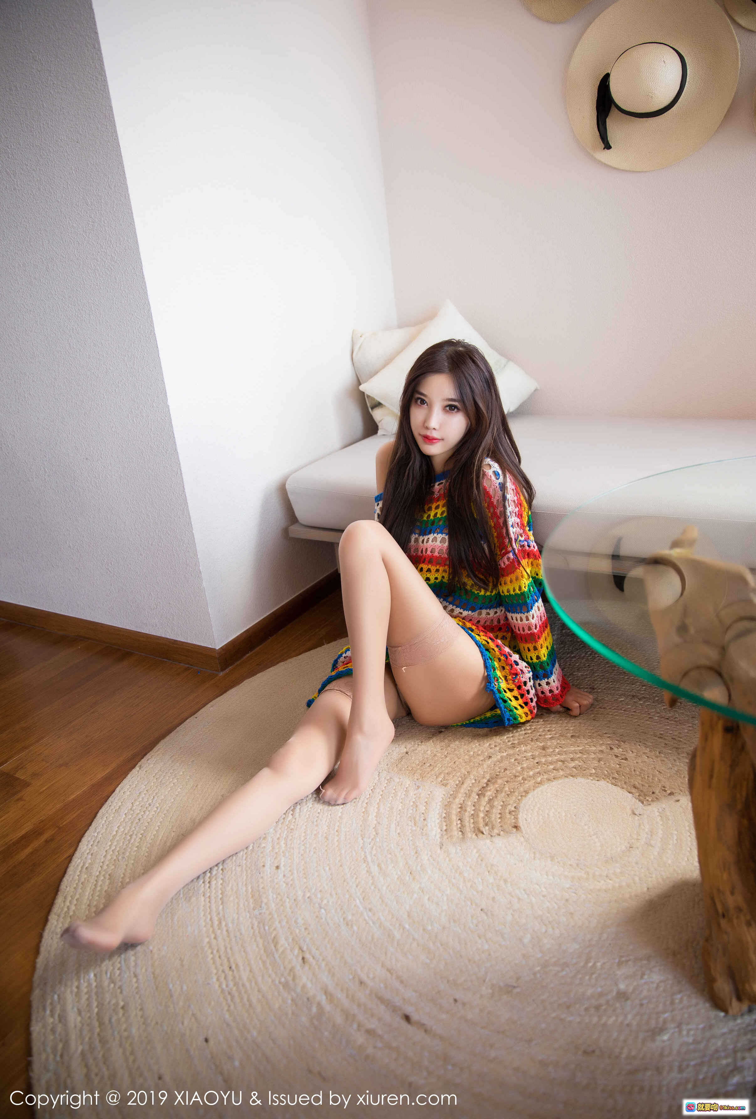 图片[1] - 杨晨晨Sugar彩虹针织衫写真 | XIAOYU语画界2019 VOL.067 | 室内清新少女风美腿坐姿摄影 - 就要吻
