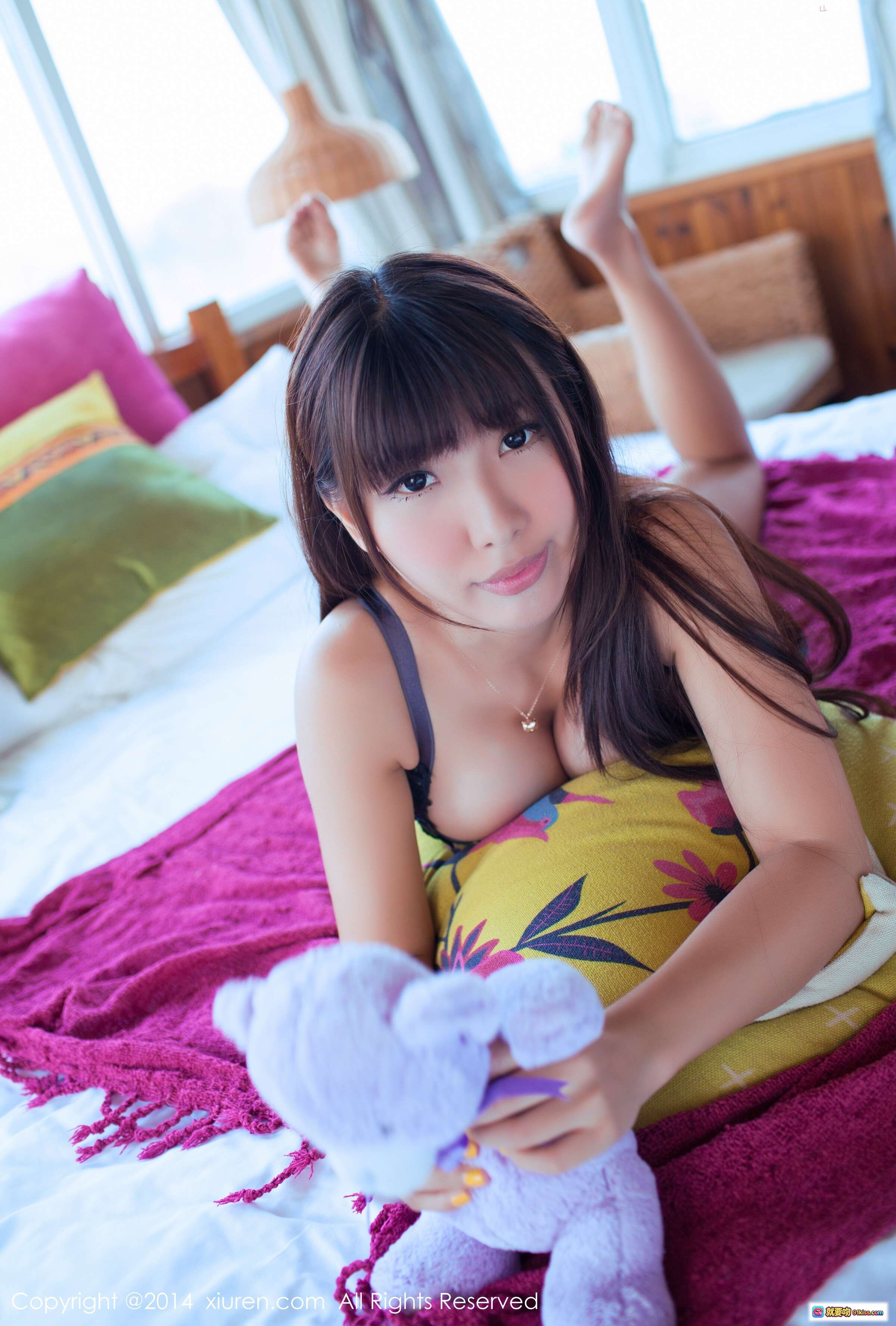 图片[9] - 晓茜Sunny甜美私房写真 | 床上慵懒风 | 粉色床品搭配黄色抱枕 | 温柔笑容+齐刘海造型 | XIUREN秀人网2014经典图集 - 就要吻