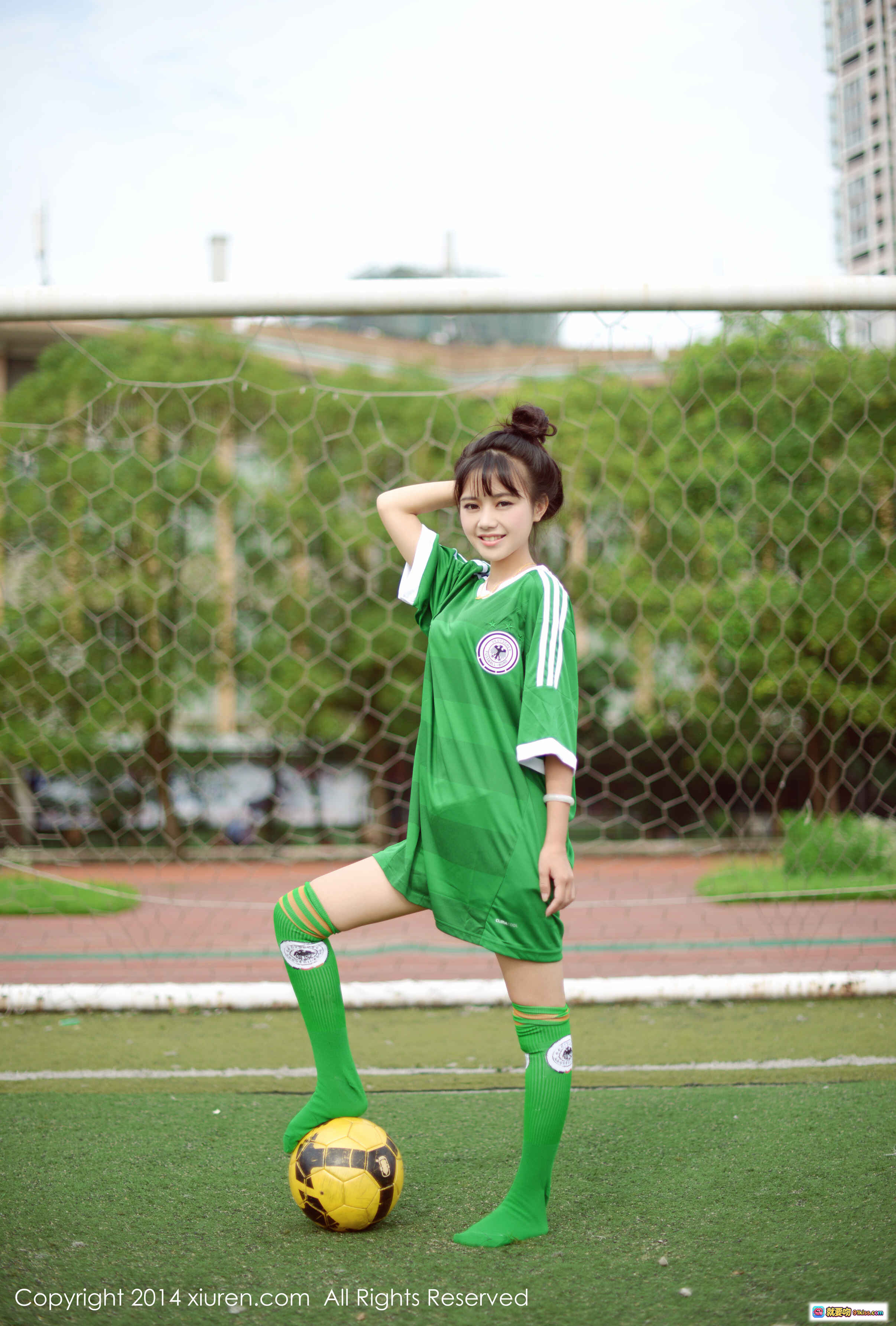 图片[10] - 戴黑框眼镜的清纯少女倚靠乐谱，温柔凝视镜头 — XIUREN秀人网2014.07.05 No.170 Mode toro羽住写真集 - 就要吻