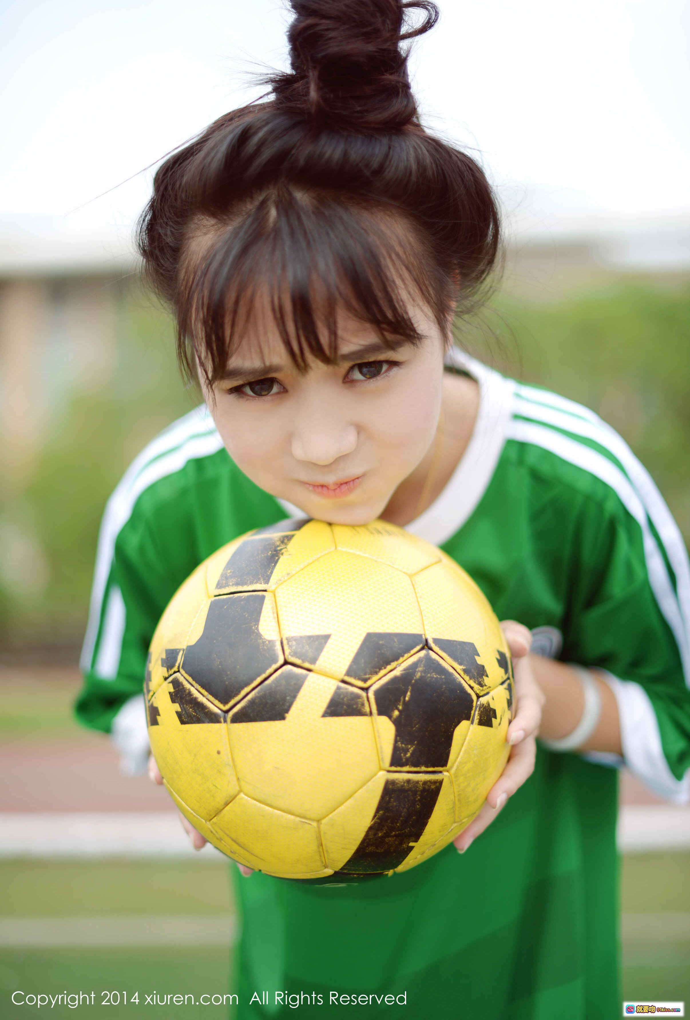 图片[2] - 戴黑框眼镜的清纯少女倚靠乐谱，温柔凝视镜头 — XIUREN秀人网2014.07.05 No.170 Mode toro羽住写真集 - 就要吻