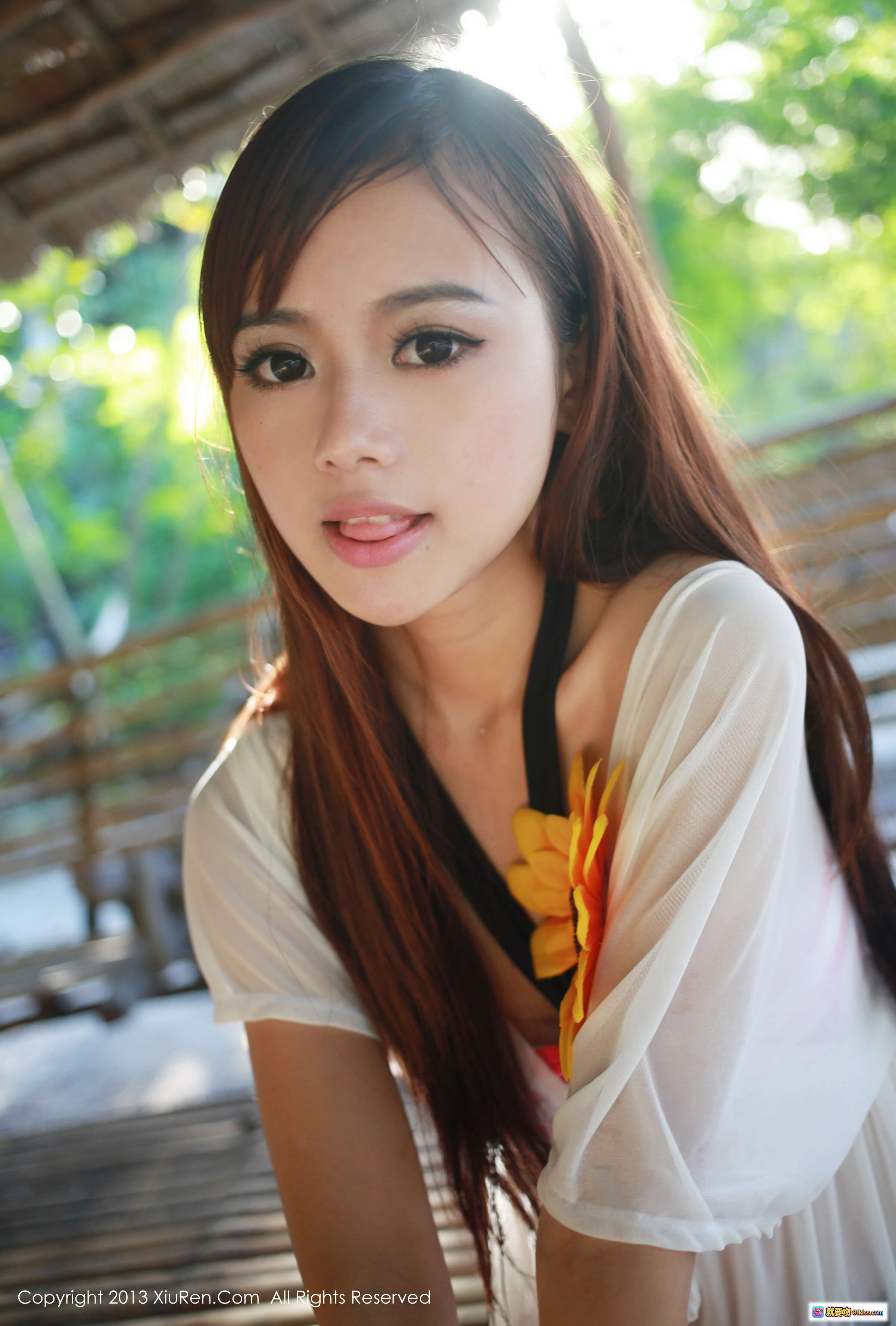 图片[6] - XIUREN秀人网2013.12.16 NO.065 羽住泳池写真 红白条纹比基尼 黑色细带 向日葵发饰 水中性感美拍 - 就要吻