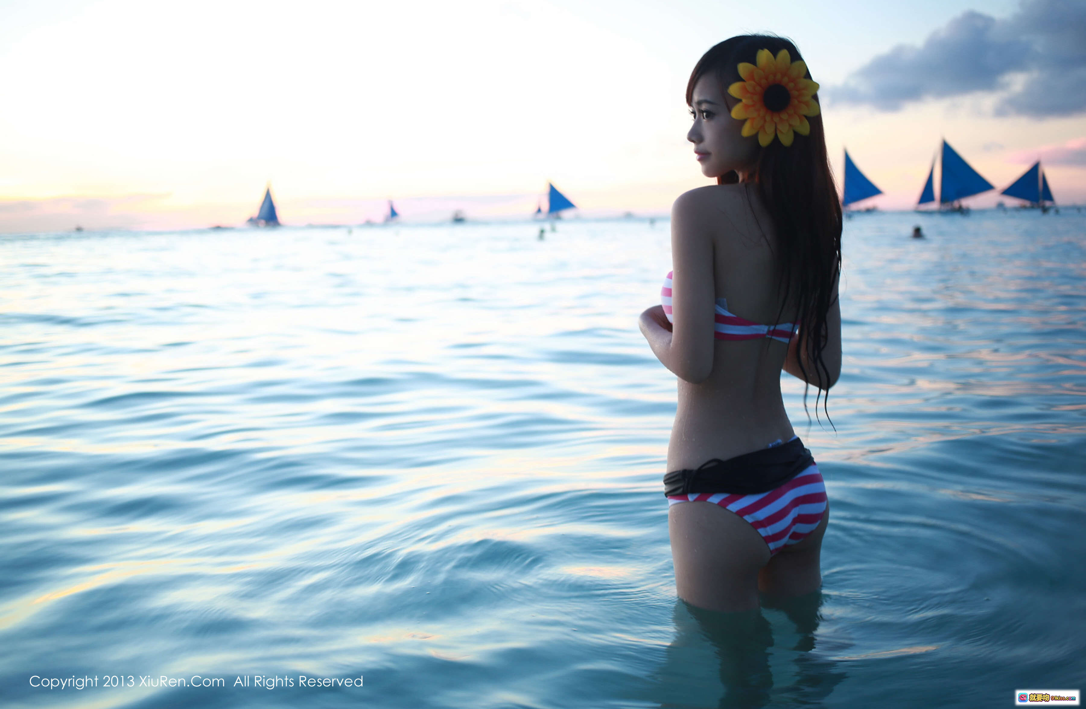图片[8] - XIUREN秀人网2013.12.16 NO.065 羽住泳池写真 红白条纹比基尼 黑色细带 向日葵发饰 水中性感美拍 - 就要吻