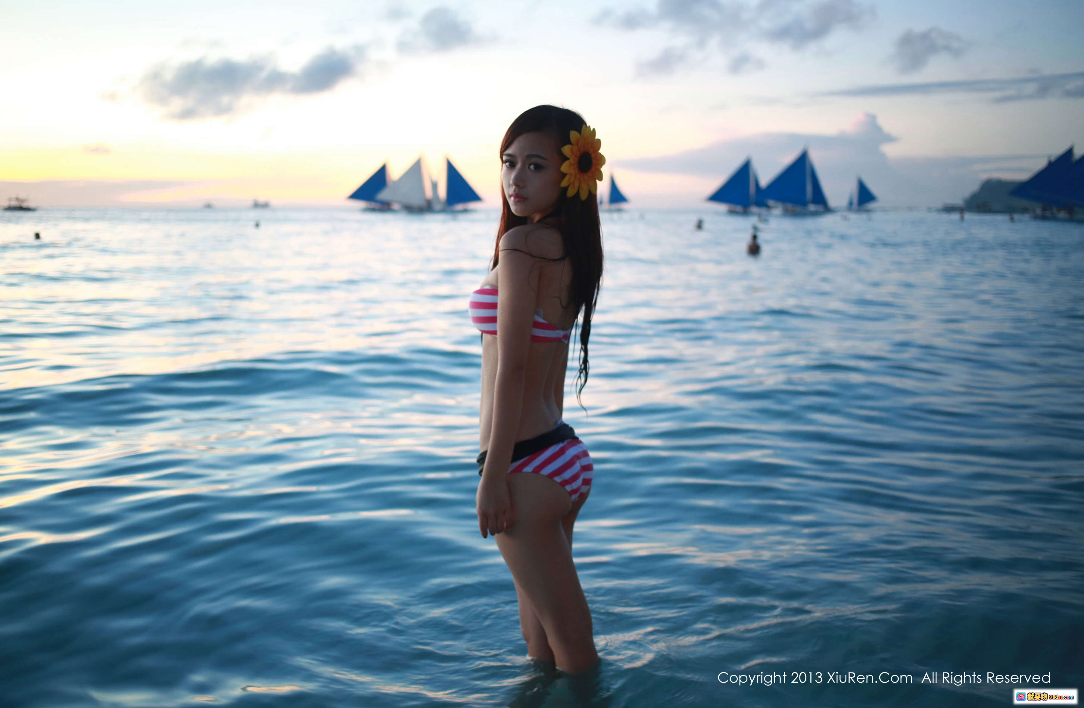 图片[9] - XIUREN秀人网2013.12.16 NO.065 羽住泳池写真 红白条纹比基尼 黑色细带 向日葵发饰 水中性感美拍 - 就要吻