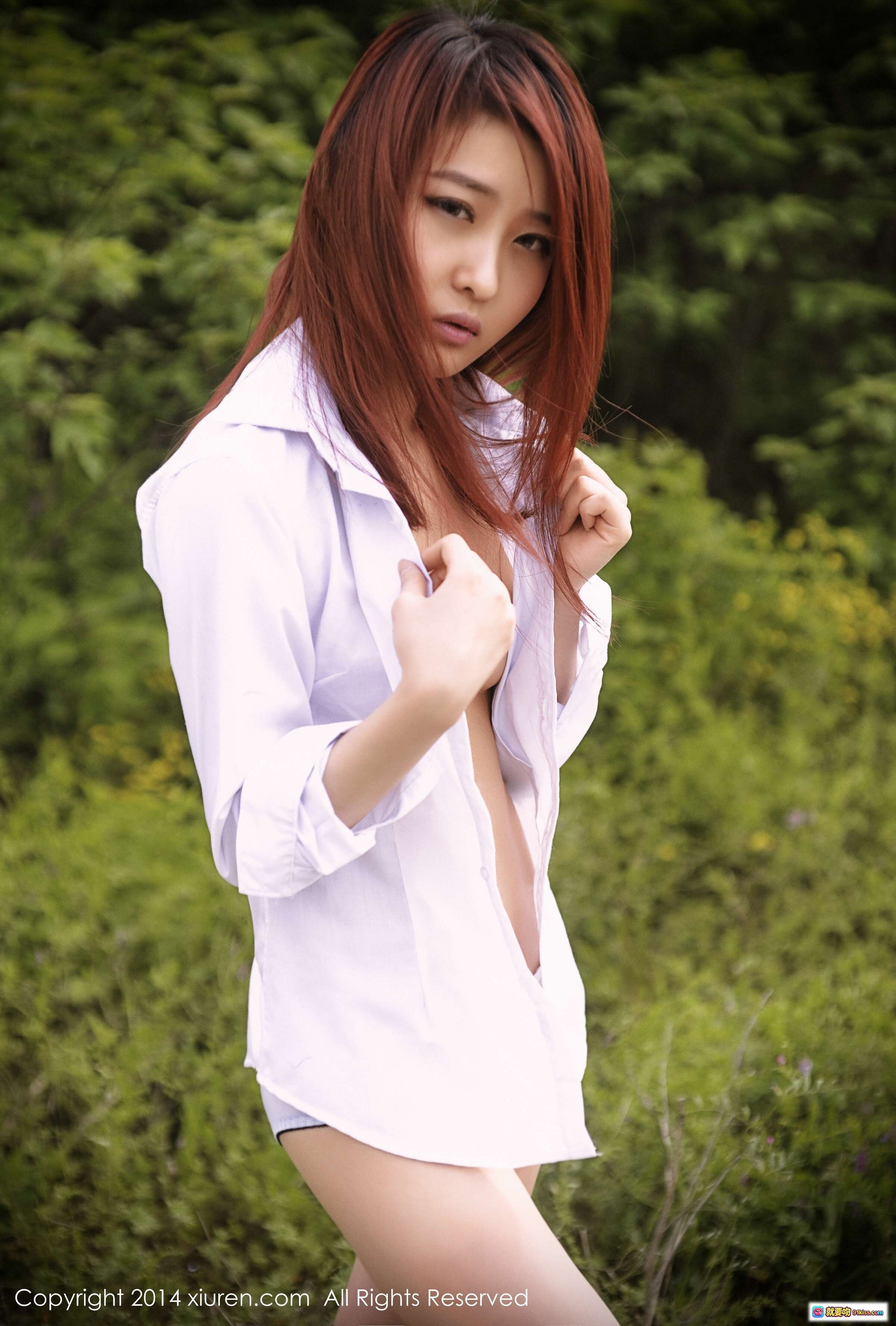 图片[1] - XIUREN秀人网2014.08.11 NO.202 Medusa 红发少女白衬衫户外写真 51P高清美图 - 就要吻