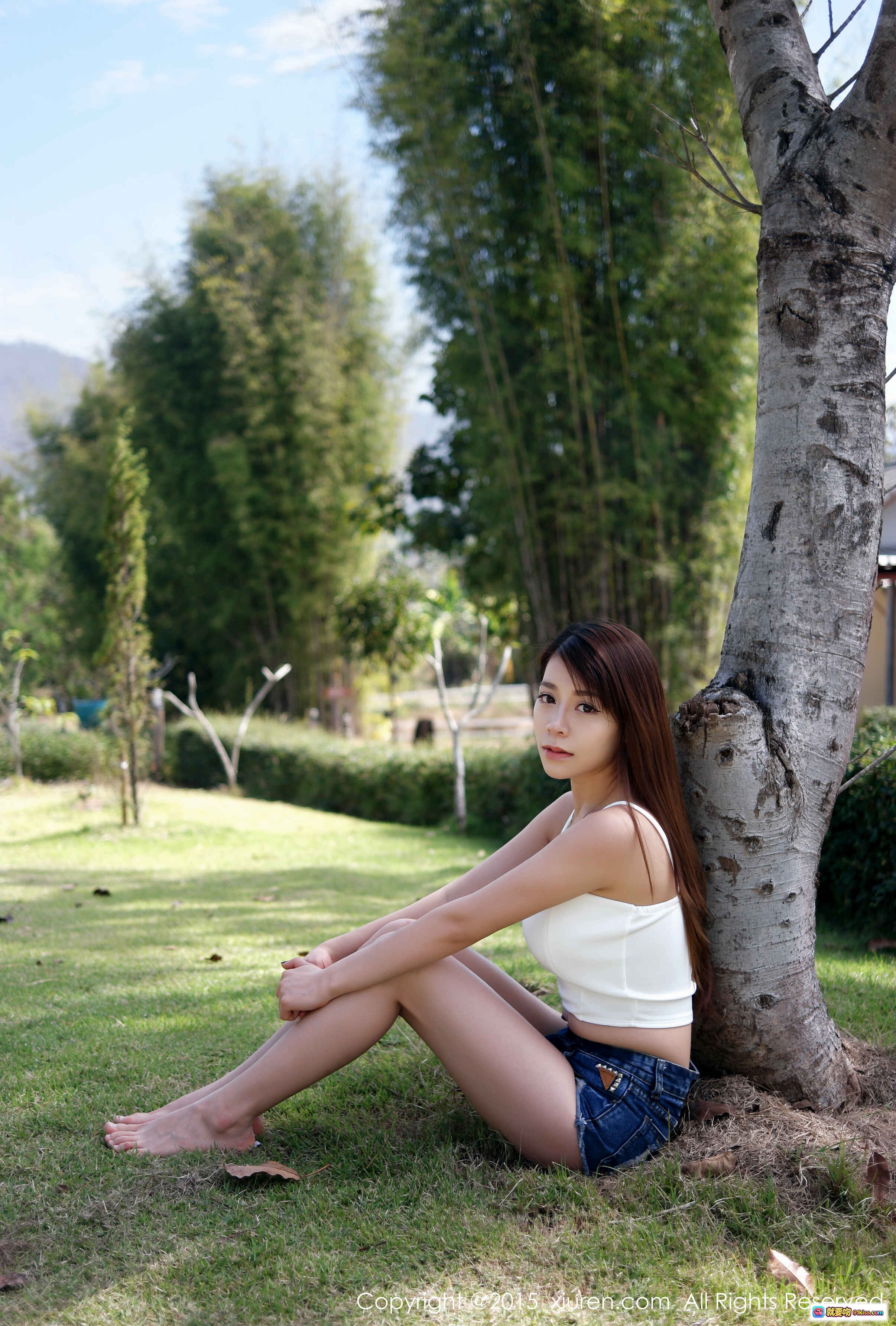 图片[6] - Vetiver嘉宝贝儿白吊带牛仔短裤户外写真 – 秀人网2015精选高清美图 - 就要吻